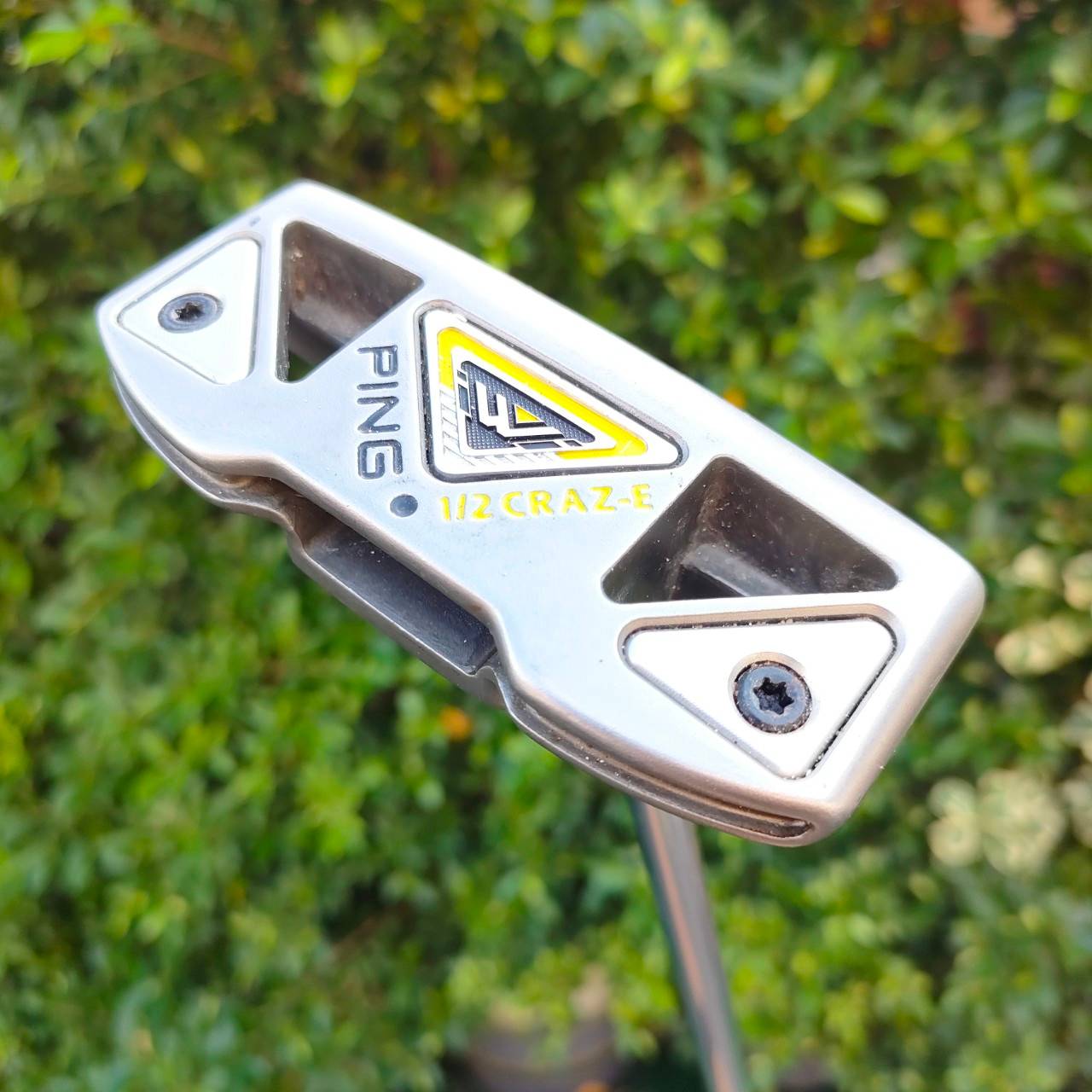 PUTTER PING IWI 1/2 CRAZ-E ความยาว 34 นิ้ว กริฟ SUPER STROKE ก้านแบบเจาะตรงกลาง CENTER พัตต์เล็งง่ายๆ เส้นสายตามองง่าย!! ไม้กอล์ฟมือสอง ของแท้ BY NakaraLuxurious