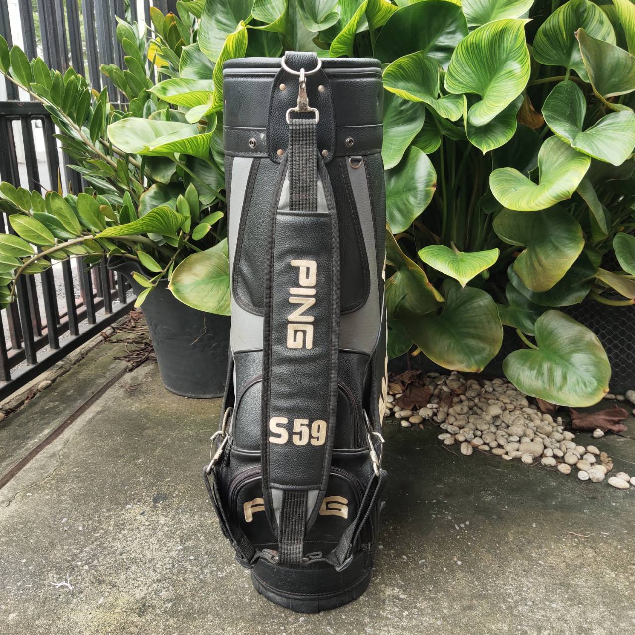 ถุงกอล์ฟ PING G5 ของแท้ มือสอง ถุง TOUR ใบใหญ่ สภาพตามรูปเลยค่ะ