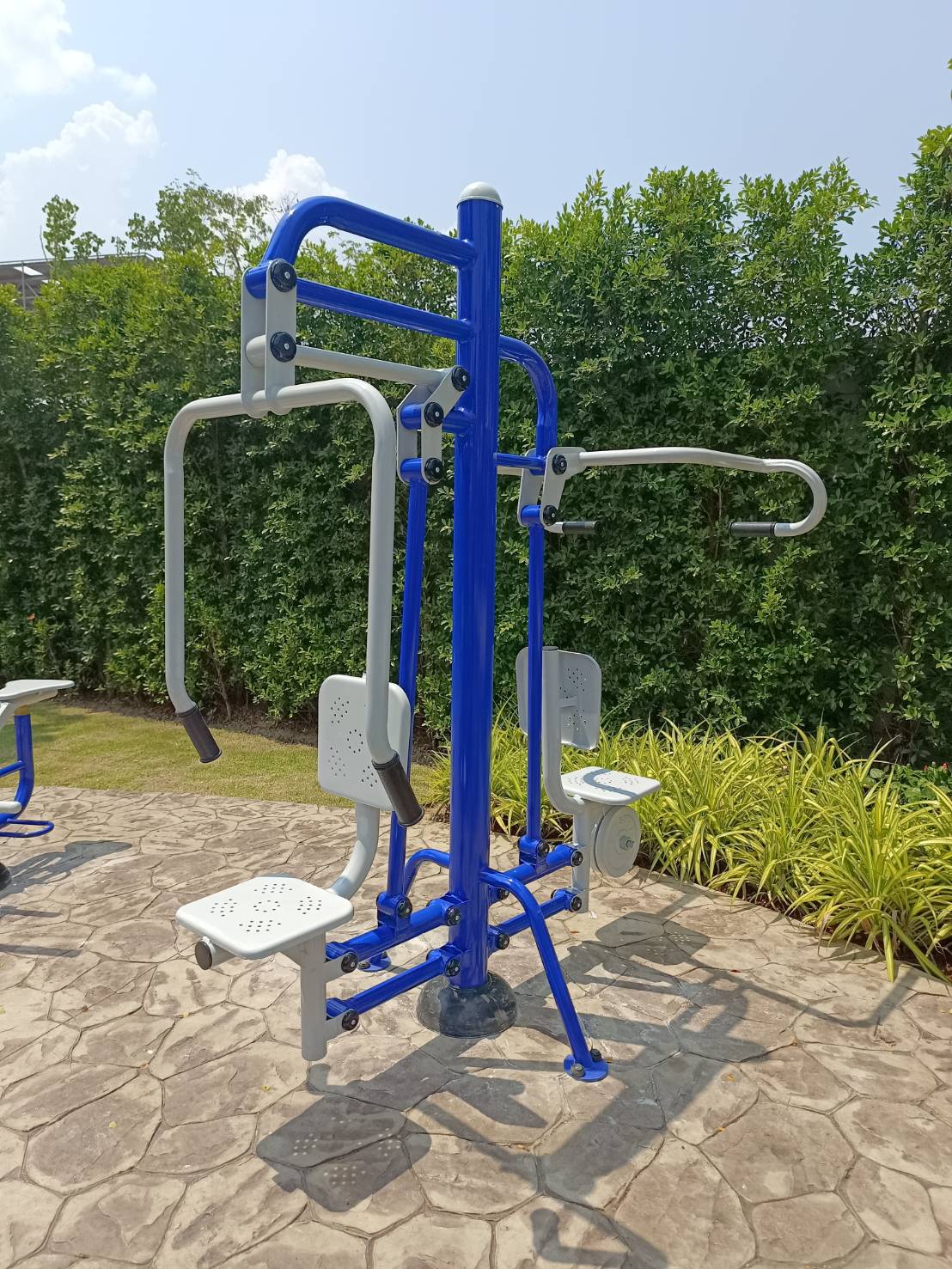 เครื่องออกกำลังกาย กลางแจ้ง ชุดอุปกรณ์บริหารแขน-หัวไหล่-หน้าอก (แบบดันยกตัวคู่) ลานกีฬา อเนกประสงค์ สนามกีฬา ผลิตในไทย สั่งทำตามสีที่ต้องการได้