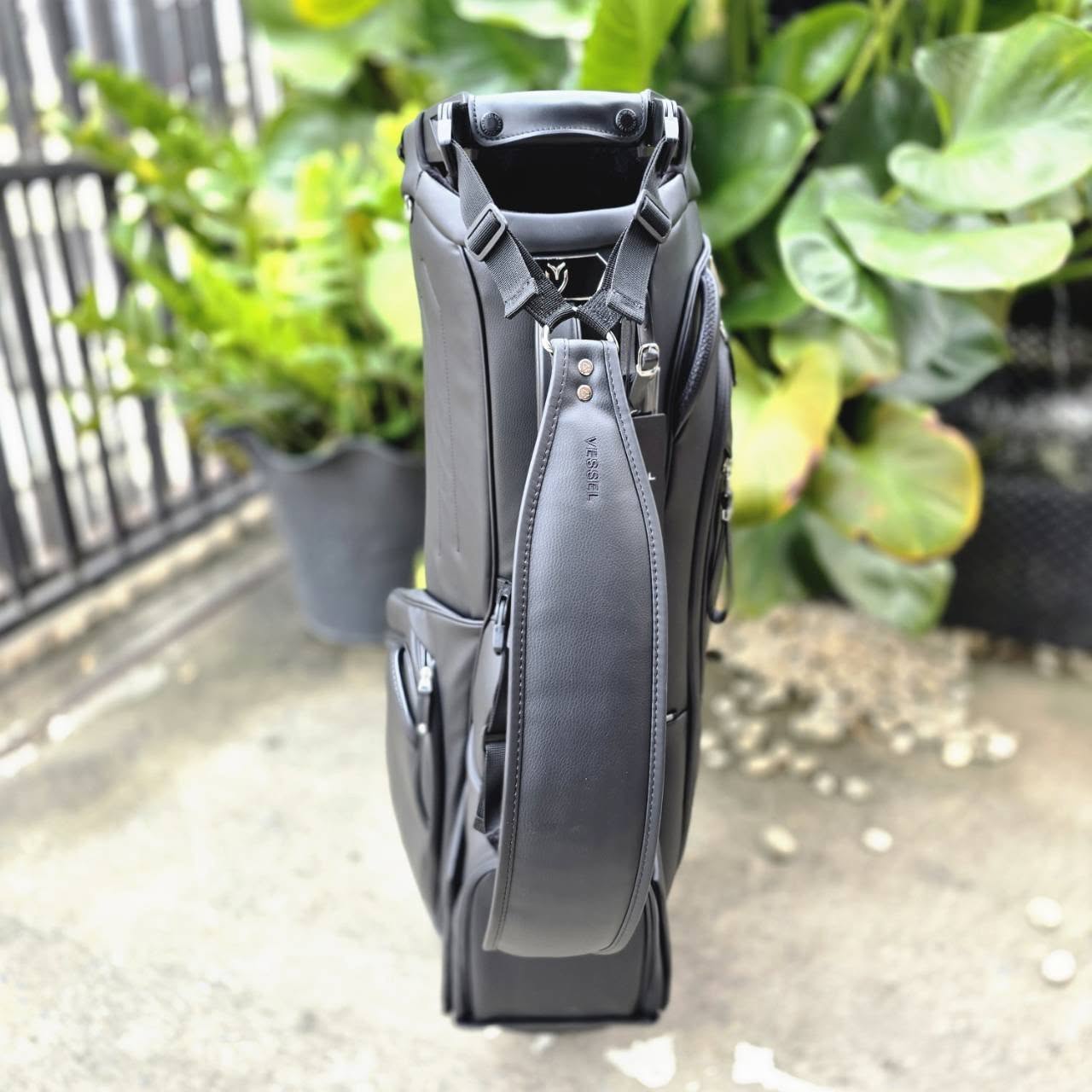 ถุงกอล์ฟ VESSEL Player V 8.5 2025 ของใหม่ สวยจัด!!! รุ่นใหม่ล่าสุด!!! ** มีตำหนิที่ COVER เกิดจากการขนส่ง ** ลดราคาพิเศษที่สุด!!!