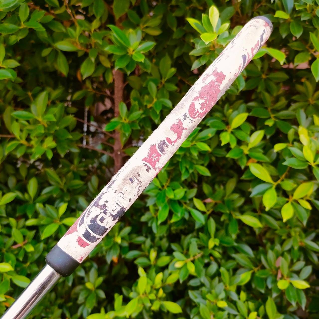 PUTTER ODYSSEY TRI-BALL SRT WHITE STEEL ความยาว 34 นิ้ว **กริพเสีย** หน้าสัมผัสที่เกาะไลน์มาก!! สามบอลเล็งง่ายขึ้นและชดเชยสูงมากกว่าทั่วไป!! ไม้กอล์ฟมือสอง ของแท้ BY NakaraLuxurious