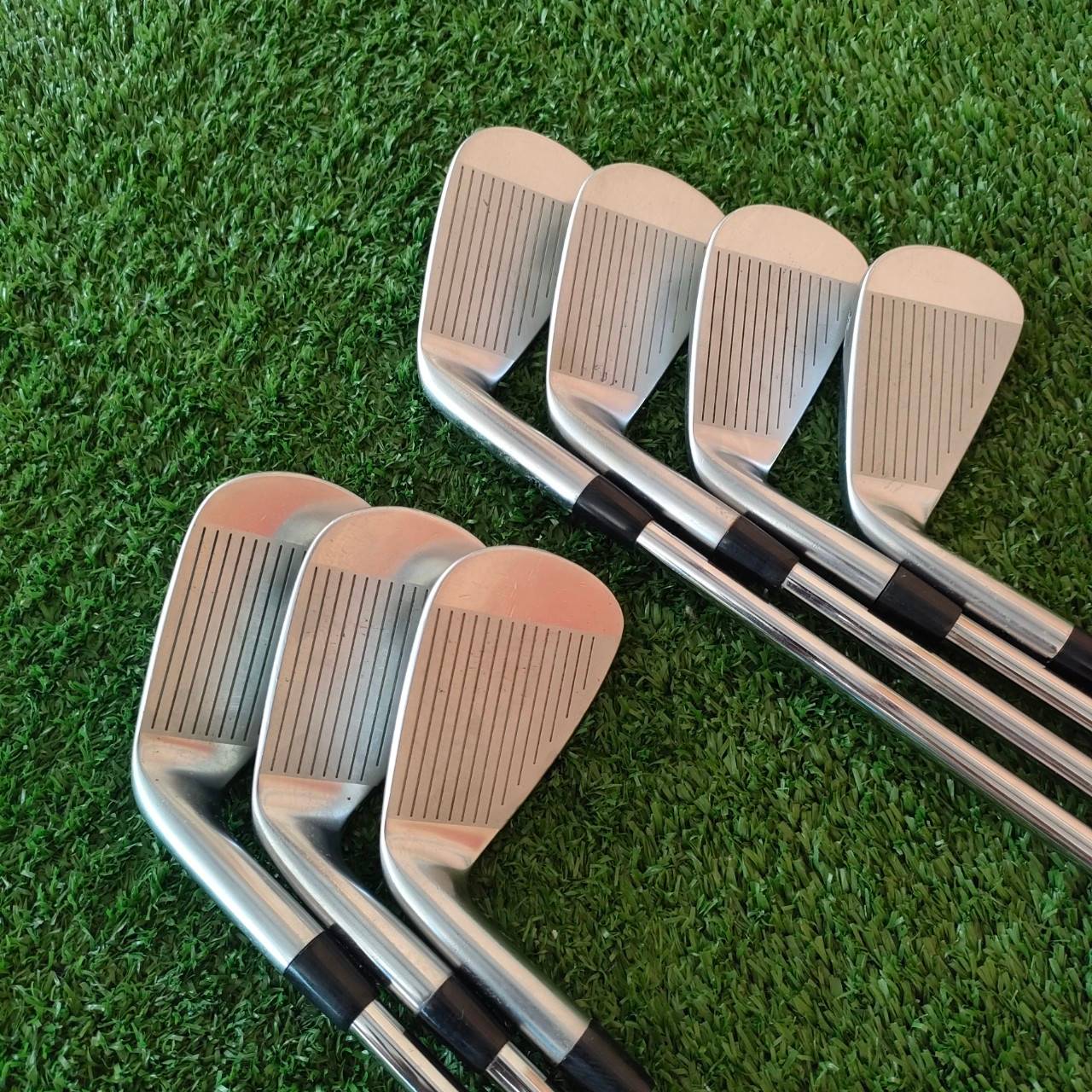 ชุดเหล็ก CALLAWAY X FORGED มีเหล็ก 4-9 เเละ PW ก้าน PROJECT 5.5 สุดยอดเหล็กเนื้อ FORGED ระดับพรีเมี่ยม จากแบรนด์ Callaway ครับ สุดมันส์ ใบไม่ใหญ่เทอะทะ คมๆเลยครับ แต่ตีง่ายมากตากสไตล์ Callaway เพราะมี CAVITY การกระจายชดเชย ความผิดพลาดได้ดีมาก บอกเลยครับ เ