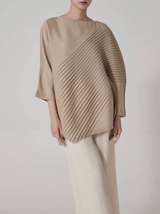ปรับราคาลง20%!! อกไม่เกิน46 นิ้ว! 2MUAY รุ่น GJO2010 เสื้ออัดพลีทคุณภาพ CHIC DIAGONAL PLEATED TOP 6 สี FREE SIZE