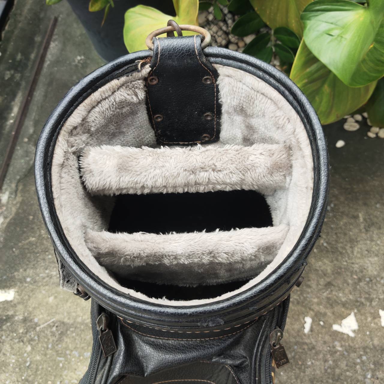 ถุงกอล์ฟ AERO - FI มือสอง หนังอย่างดี ภายในบุกำมะหยี่