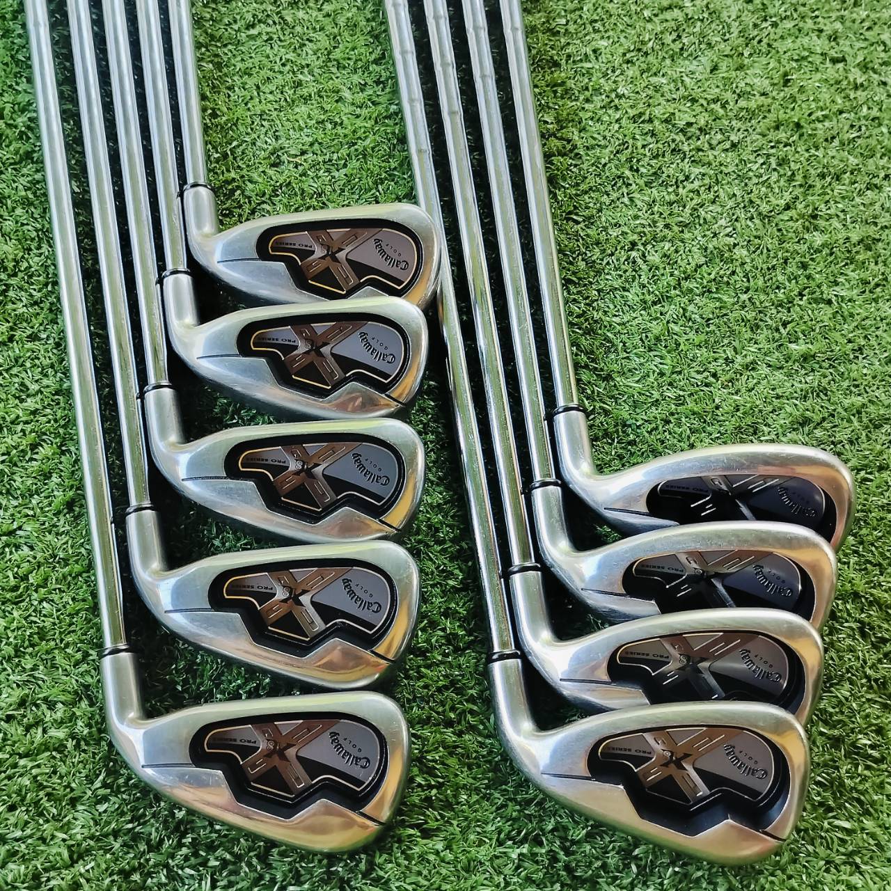 ชุดเหล็ก Callaway X-18 PRO SERIES สภาพสวยเดิม ก้านผ่านแฉกสวยจัด สติ๊กเกอร์อยู่ครบ ทุกเหล็กเลยค่ะ ก้าน NSPRO 950 FLEX S ก้านเบา 95 กรัม ตีแบบสบายๆ แต่แม่นยำมาก เร่งสปีดได้ดีกว่า ไม้กอล์ฟพรีเมี่ยมมือสอง ของแท้ By NakaraLuxurious
