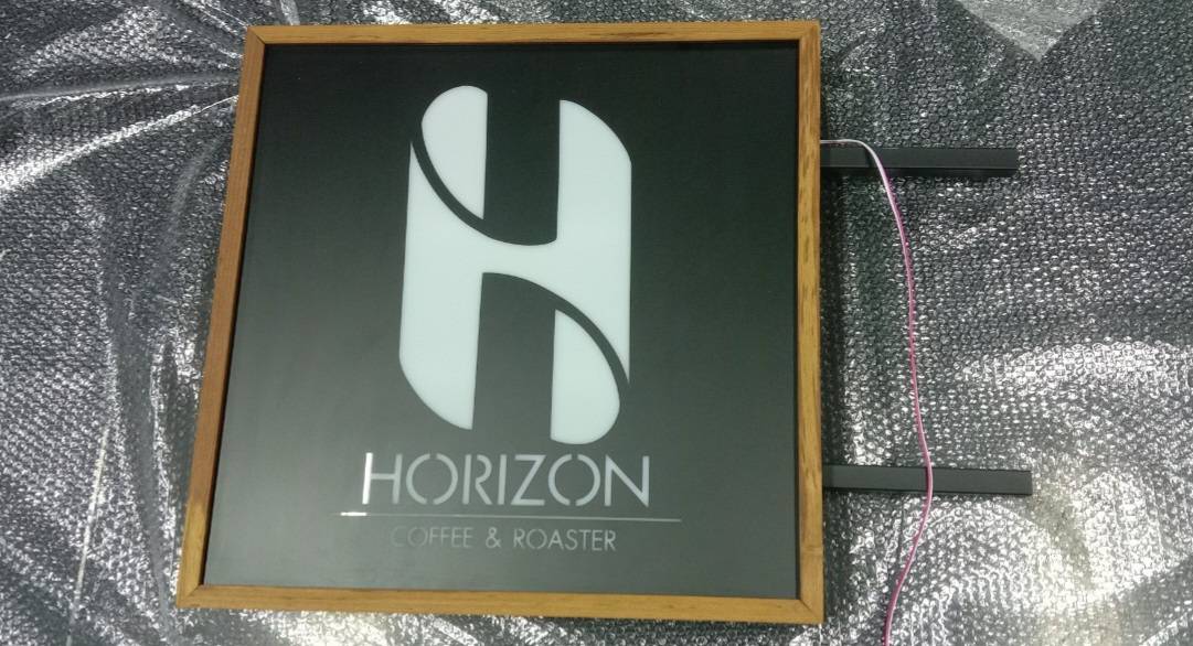 ป้ายกล่องไฟไม้ หนา 10cm คิ้ว 2.5cm