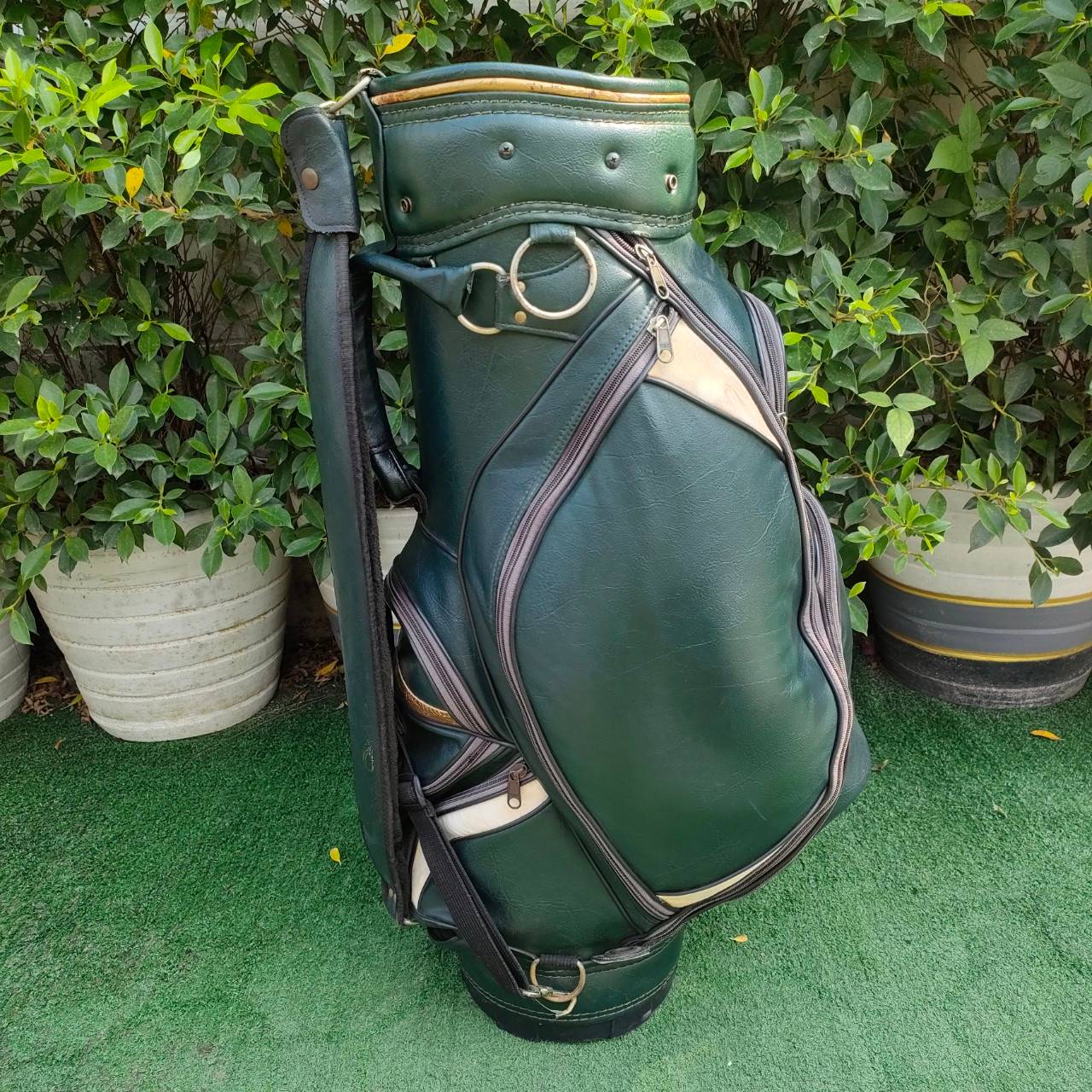 ถุงกอล์ฟมือสอง พร้อมใช้ ถุงหนังแท้ ภายในบุกำมะหยี่ ราคาพิเศษ สุดคุ้มมากๆครับผม