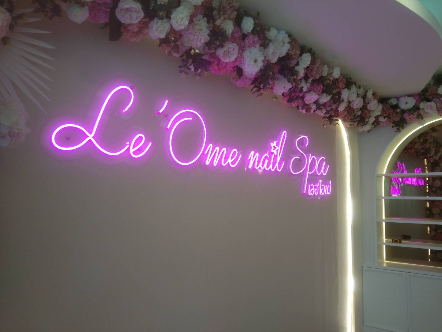 ป้ายไฟนีออนดัดLED แสงสีชมพู