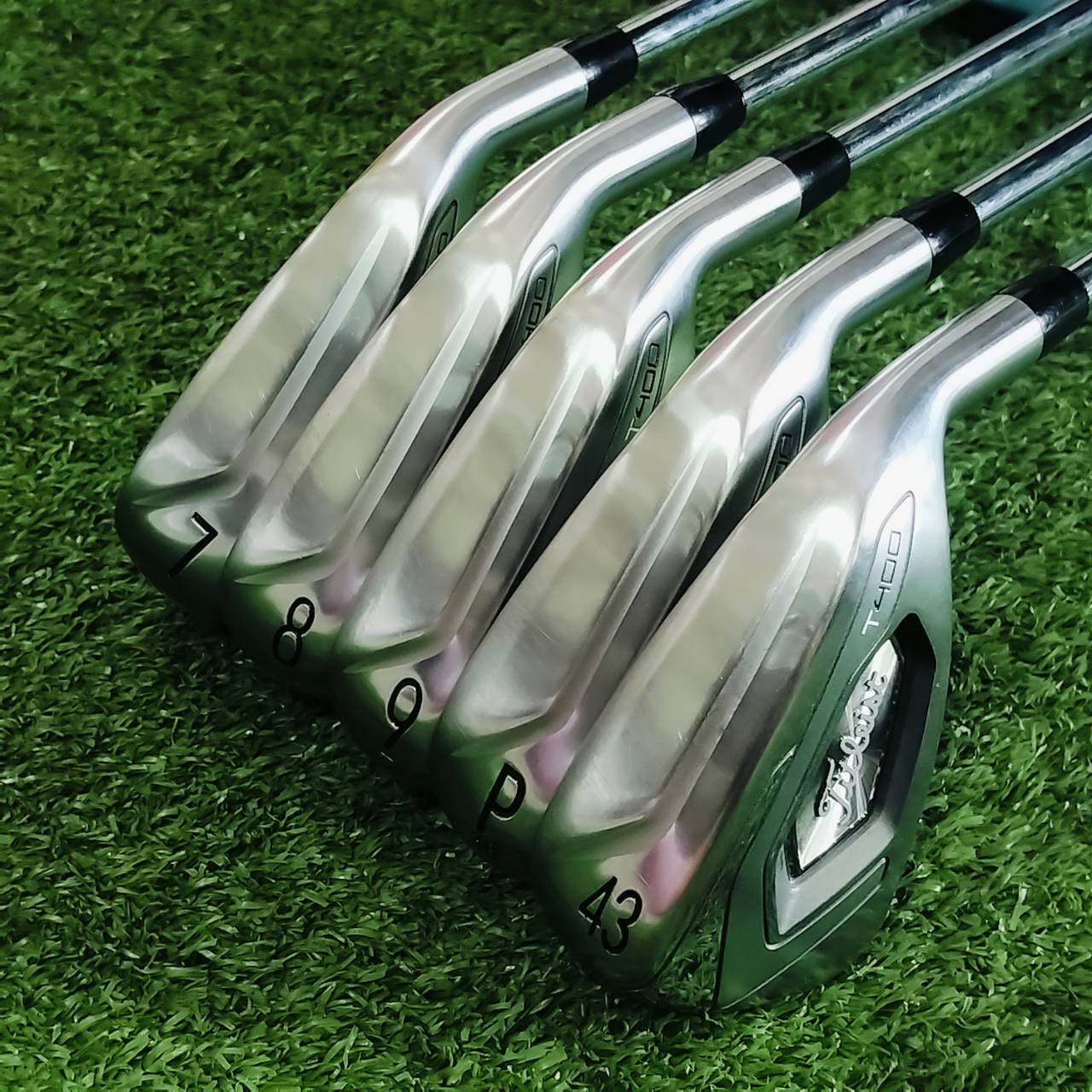 ชุดเหล็ก Titleist T400 โมเดลใหม่สุดใน T-SERIES เหล็กตีไกล และตีง่ายที่สุดของ Titleist ตีโดนแบบง่าย ตีไกลจนงงแน่นอน!!! ไม้กอล์ฟพรีเมี่ยมมือสอง By NakaraLuxurious