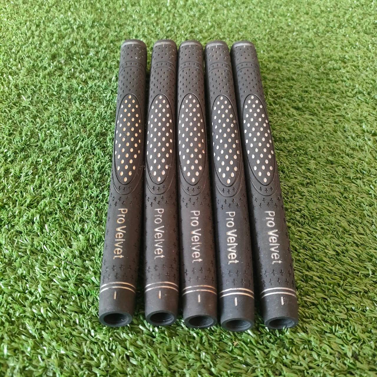 GRIP PUTTER PRO VELVET ของใหม่!! เหนียว นุ่ม หนึบ ออกแบบลวดลายให้เข้ากับ วงสวิง ไม่หลุดมือ!! มือหนึ่ง ของแท้ BY NakaraLuxurious