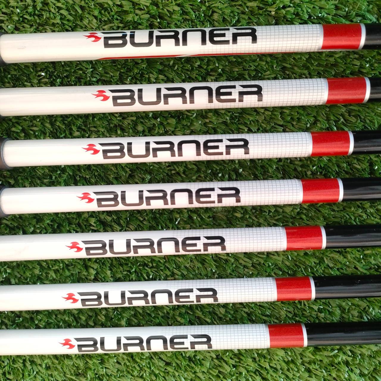 ชุดเหล็ก TAYLORMADE BURNER มีเหล็ก 5 - 9 เเละ PW SW ก้าน RE*AX SUPERFAST FLEX R เหล็กตระกูล BURNER เป็นตระกูลที่ ตีง่ายของ Taylormade ไม้กอล์ฟมือสอง ของแท้ BY NakaraLuxurious