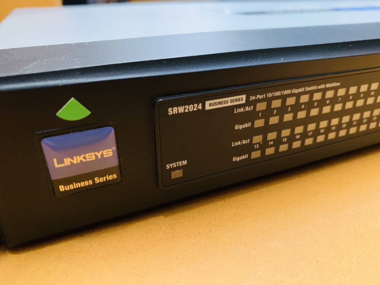 สวิตช์ Linksys SRW2024 - 24 Port 10/100/1000 Gigabit Switch