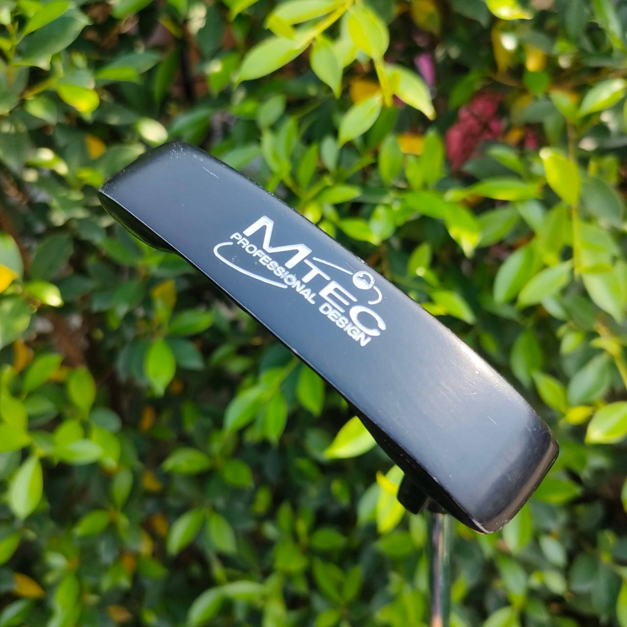 PUTTER MTEC PROFESSIONAL DESIGN ความยาว 34 นิ้ว สภาพสวยมาก ทรง STUDIO หน้าสัมผัสแบบพิเศษ ทั้งนุ่มและช่วยให้ลูกหมุนเกาะไลน์ น้ำหนักพัตต์เตอร์ดีมากๆครับ