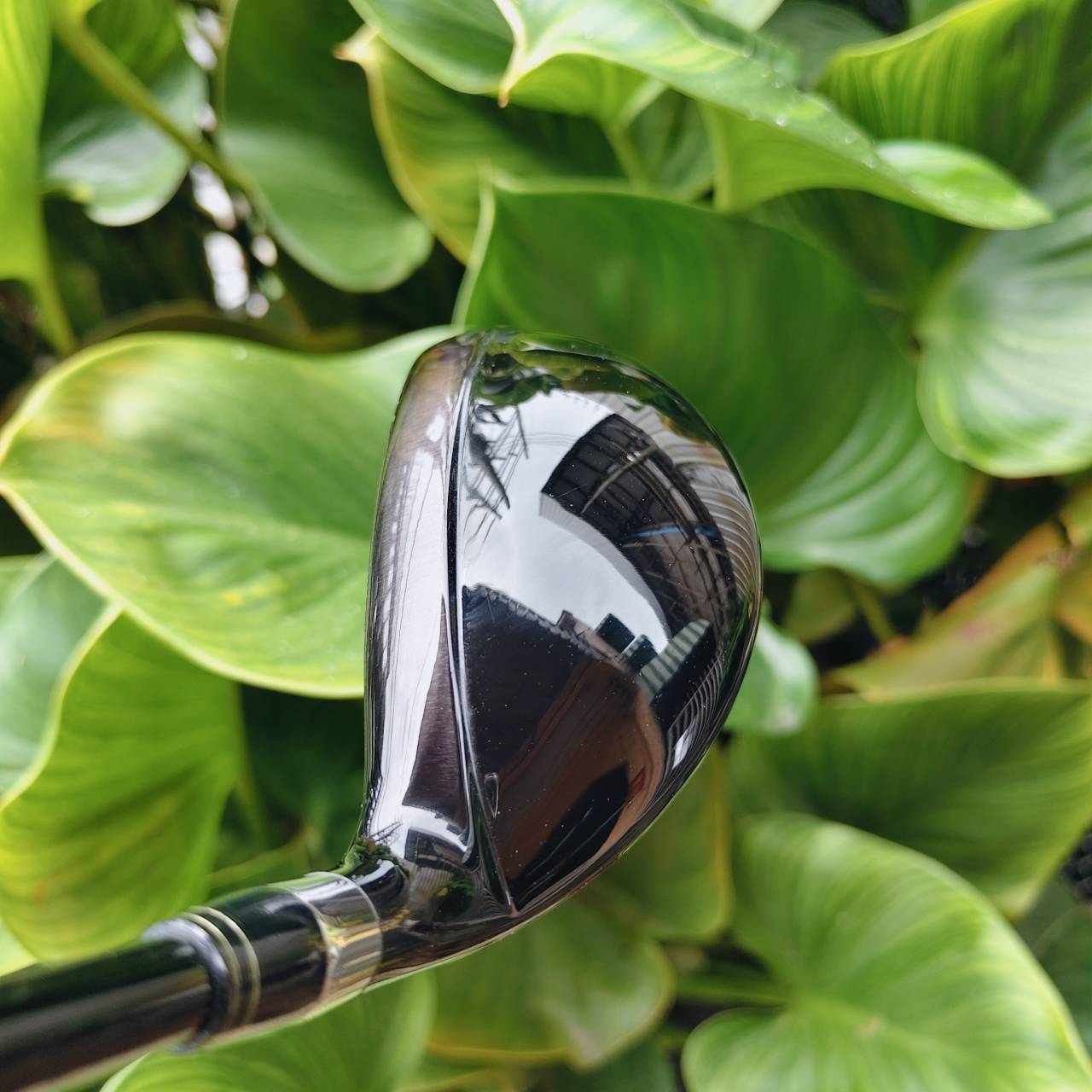 COBRA BAFFLER RAIL H U5 (25°) จุดเด่นคือ “รางใต้ sole” หรือ Baffler Rail Technology