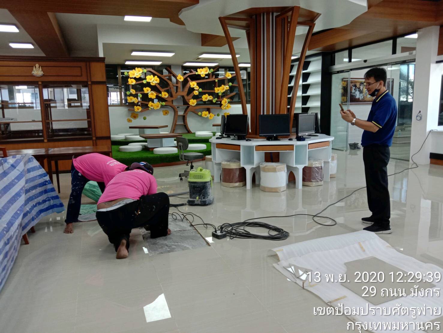 รร.สายปัญญา ปูกระเบื้องพื้น&ติดตั้งกระดานถนอมสายตา