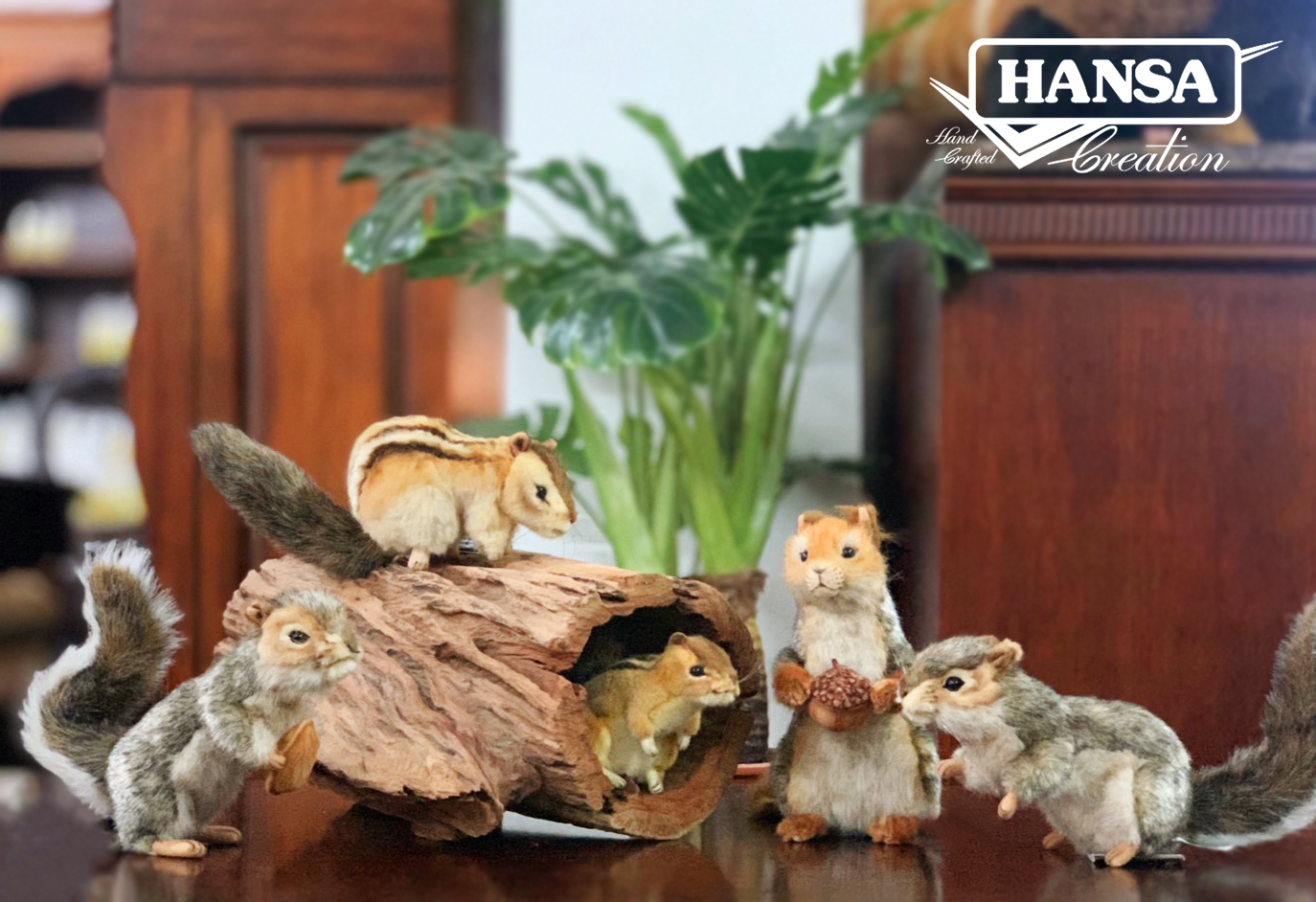 8047 Gray Squirrel Sitting 25cm.L