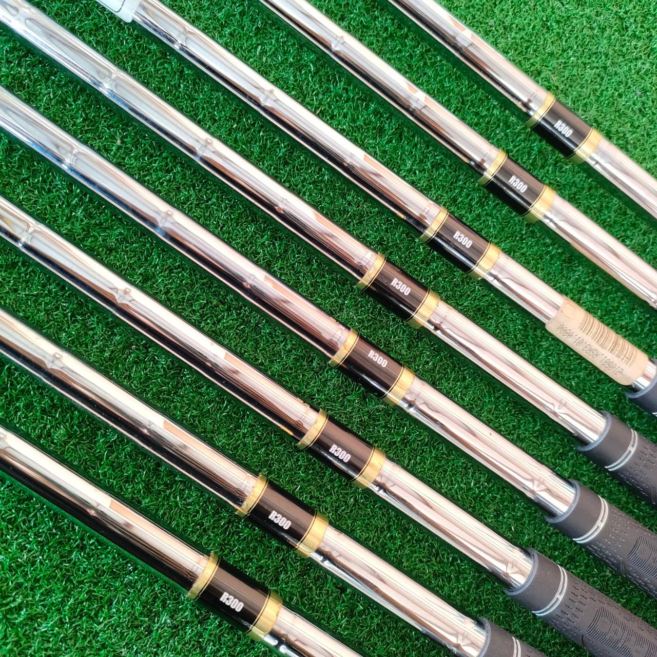 ชุดเหล็ก MIZUNO JPX 800 HD มีเหล็ก 4 - 9 PW GW ได้ 8 ชิ้น ก้าน DYNAMLITE GOLD XP R300 ชุดเหล็กพรีเมี่ยมของ MIZUNO ชุดนี้ตีง่ายมากๆ เหล็ก 4 และ 5 เป็น HYBRID เลยครับ