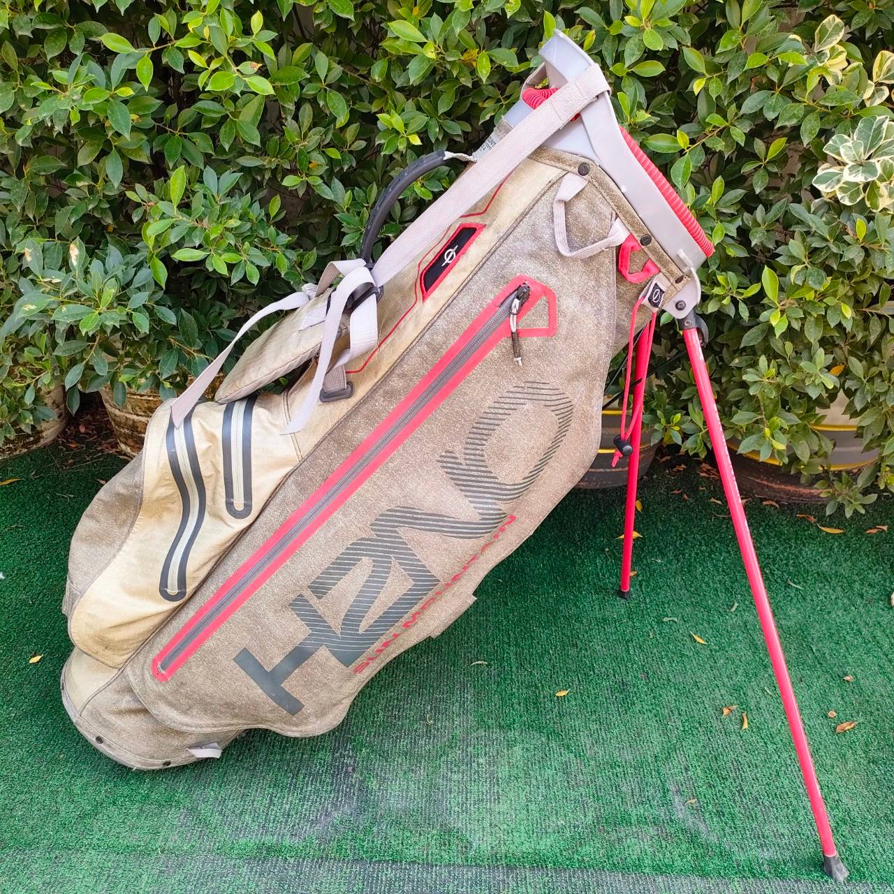 ถุงกอล์ฟขาตั้ง สวยพรีเมี่ยม Sun mountain h2no stand bag มือสองของแท้ สภาพพร้อมใช้ ของใหม่ราคาเป็นหมื่น ไม้กอล์ฟมือสอง ของแท้ BY NakaraLuxurious