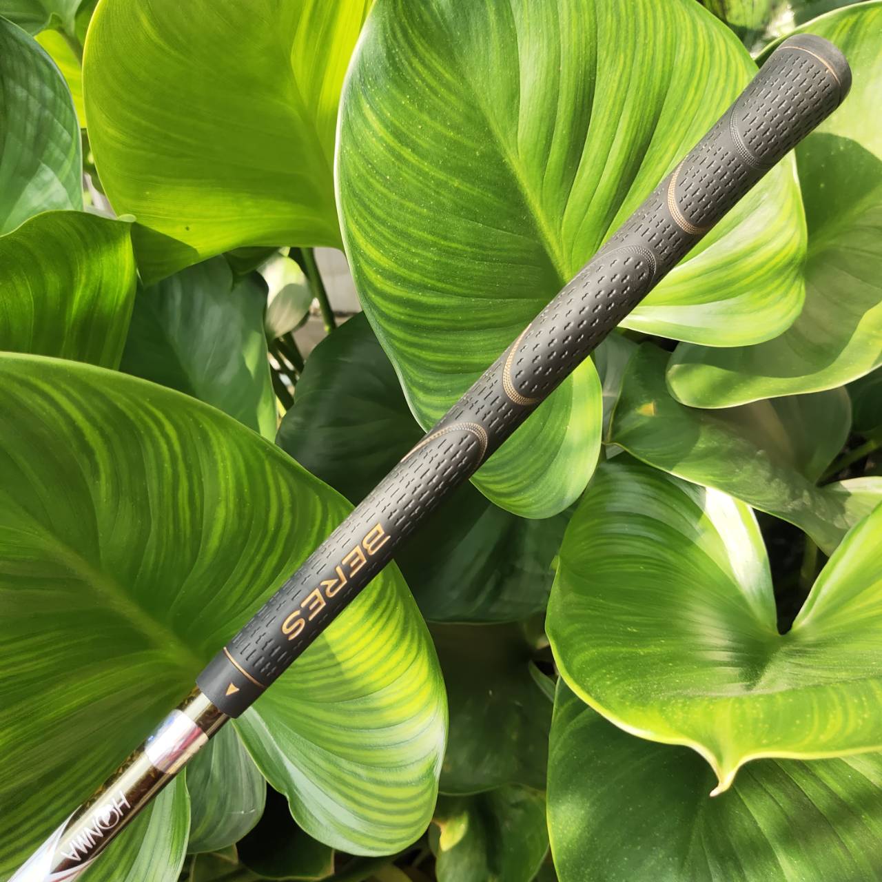 ชุดเหล็ก Honma Beres IS-05 Forged *** ก้าน 3 ดาว *** ARMRQ ∞ FLEX SR เป็นสุดยอดก้านจาก TORAYCA ดีที่สุดในโลก ก้าน 3 ดาว ปกติราคาชุดนี้ 120,000 บาทค่ะ ไม้กอล์ฟพรีเมี่ยมญี่ปุ่นมือสอง ของแท้ By NakaraLuxurious