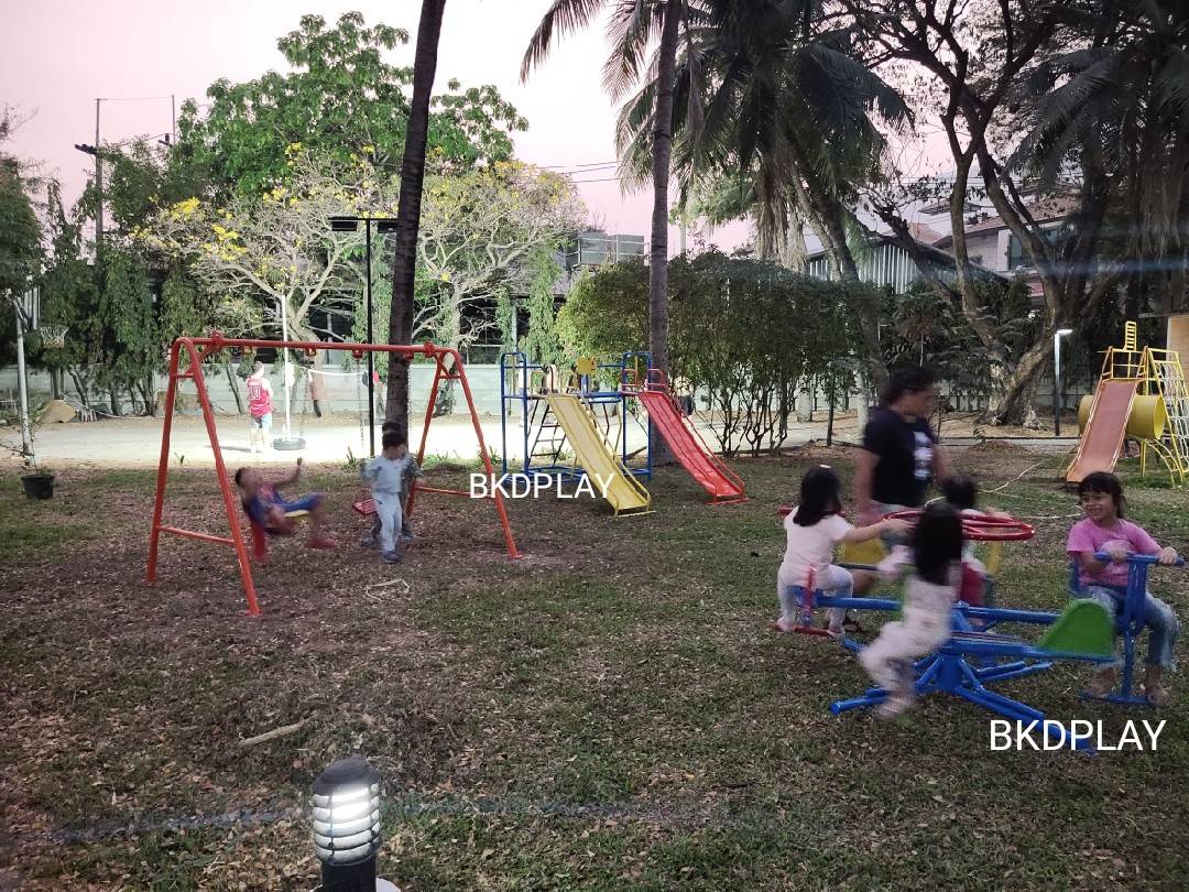 เครื่องเล่นสนาม กลางแจ้ง เหล็ก,ม้าหมุน เครื่องบินหมุน 4 ที่ Outdoor Playground, ราคาโรงงาน สินค้าสั่งผลิต 10-20 วัน