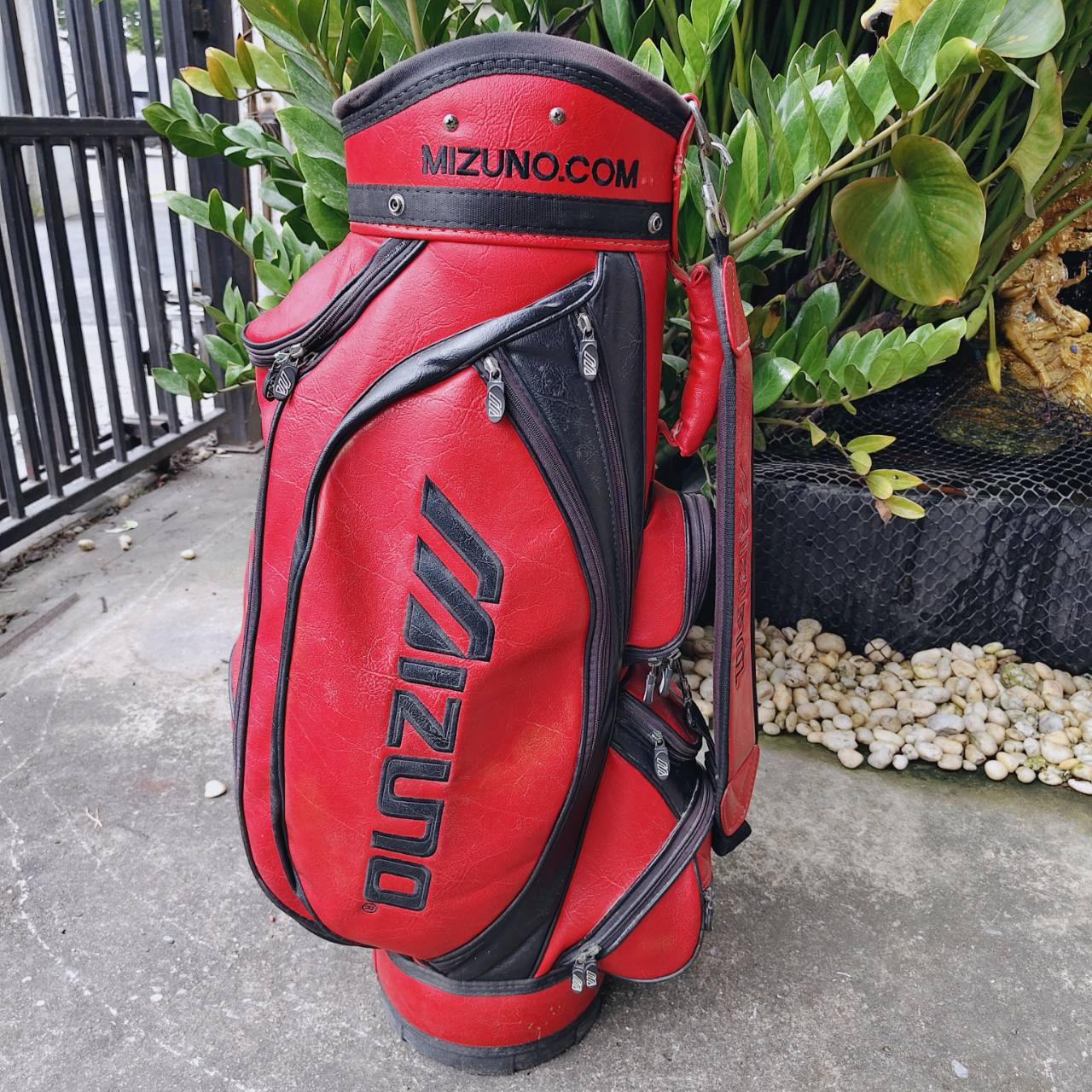 ถุงกอล์ฟ MIZUNO สีแดงหนังแท้ 🇯🇵 มือสองนำเข้าจากญี่ปุ่น สไตล์สปอร์ตหรู ดูโดดเด่นทุกมุมสนาม