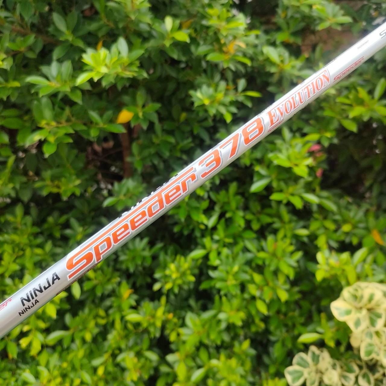 FW 5 KATANA NINJA องศา 18 ก้าน FUJIKURA SPEEDER 378 EVOLUTION FLEX SR รุ่นใหม่ของ KATANA สุดยอดของสุดยอด!! ตีง่าย มีออฟเซ็ตเข้ามาเสริมนิดหน่อย ทำให้ตีได้ตรง ลดอาการเฟดได้ทันที!! ไม้กอล์ฟมือสอง ของแท้ BY NakaraLuxurious