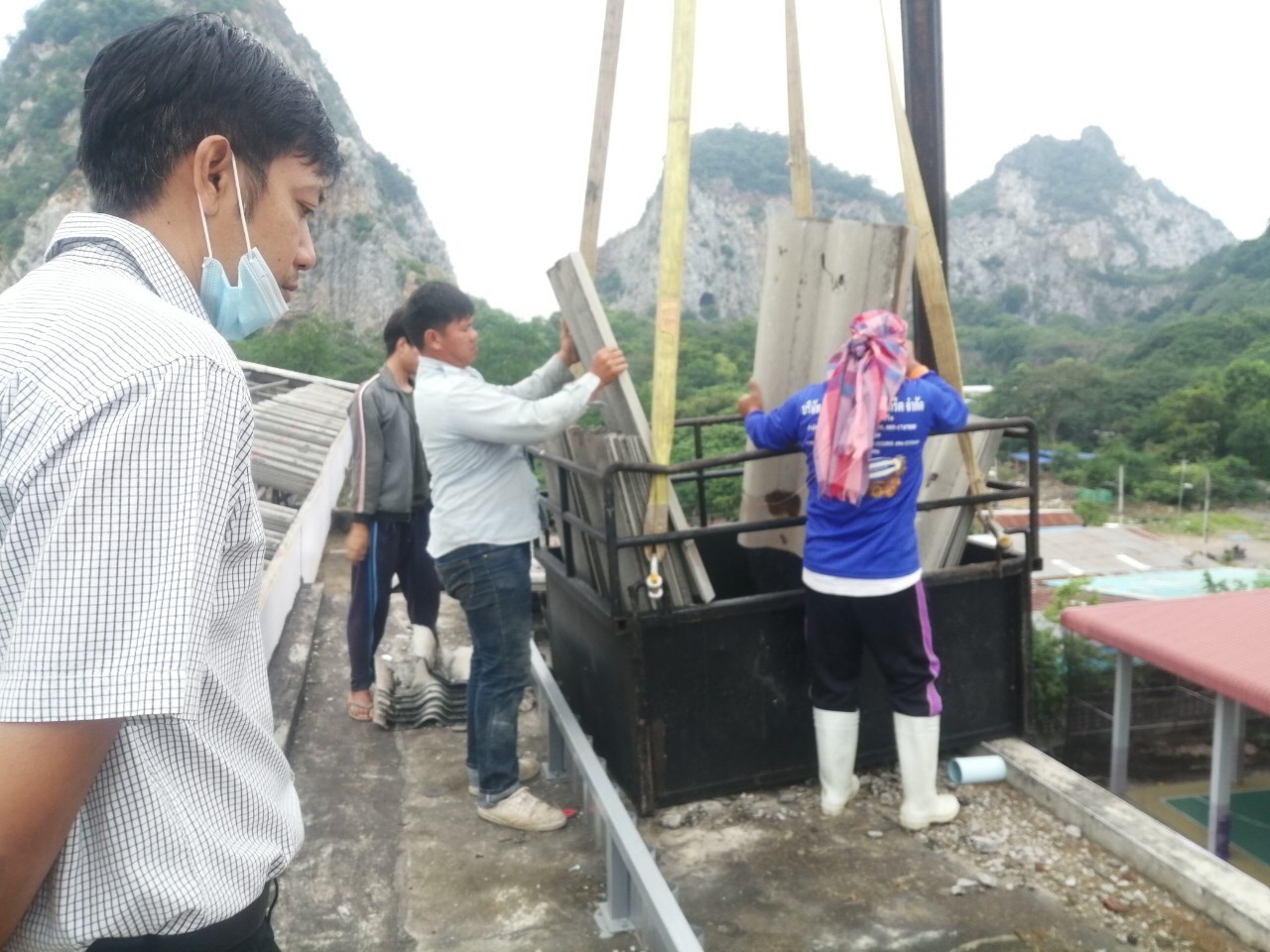 รร.อนุบาลเทศบาลต.เขางู ปรับปรุงหลังคาอาคาร 4 ชั้น