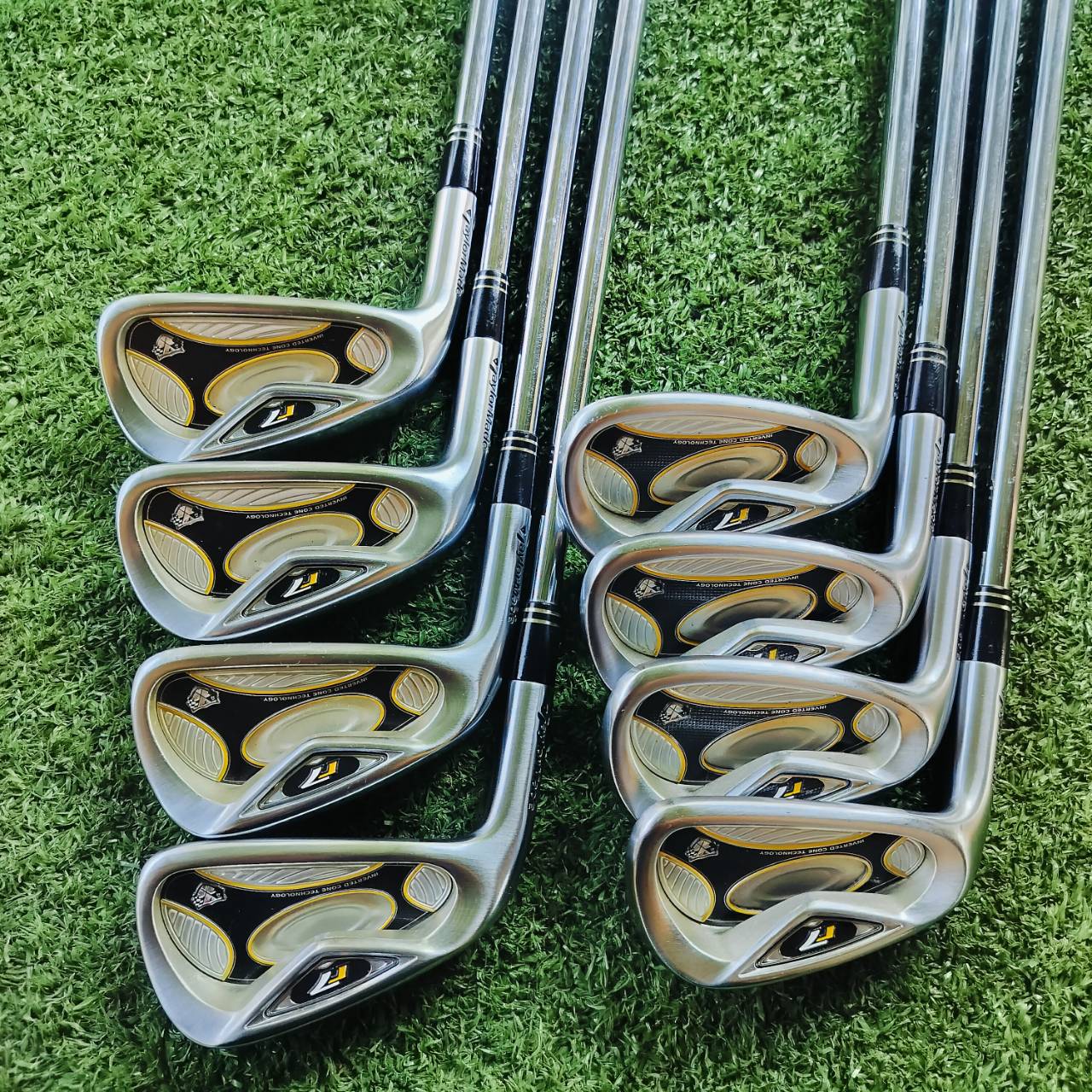 ** ไม้กอล์ฟมือซ้าย ** สวยมาก ชุดเหล็ก TAYLORMADE r7 TP มีเหล็ก 3-9 เเละ PW ครบค่ะ ก้าน NS PRO 950 FLEX R สติ๊กเกอร์ TP สวยครบชุดเลยค่ะ ไม้กอล์ฟพรีเมี่ยมมือสอง ของแท้ By NakaraLuxurious