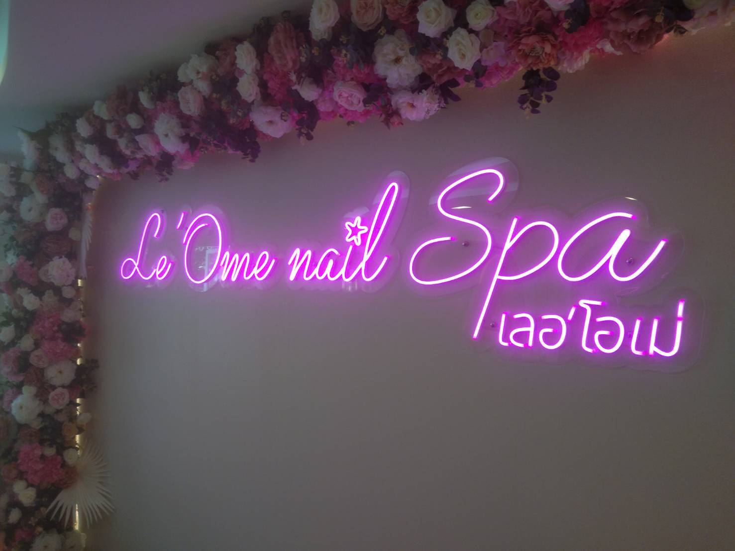 ป้ายไฟนีออนดัดLED แสงสีชมพู