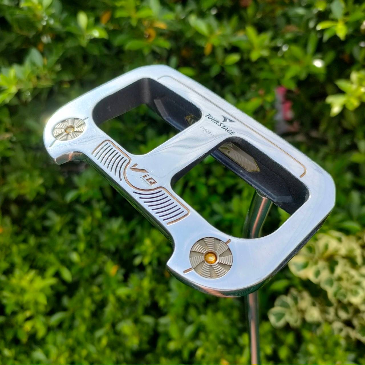 PUTTER TOURSTAGE VIQ ความยาว 34 นิ้ว ** กริพเสื่อมสภาพ ** พัตเตอร์พรีเมี่ยมญี่ปุ่น รูปทรงวางน้ำหนักได้ดีสุดๆ และทำให้ HIGH M.O.I. ชดเชยความผิดพลาดสูงสุด!! ไม้กอล์ฟมือสอง ของแท้ BY NakaraLuxurious