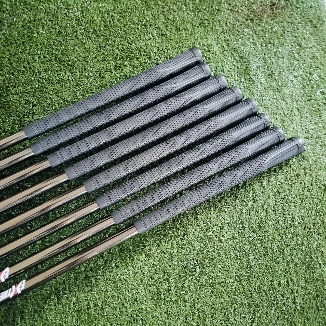 ชุดเหล็ก T-ZOOM X07 FORGED มือสอง มีเหล็ก 9 ชิ้น 4 5 6 7 8 9 P S ชุดในตำนาน!!! ก้านกราไฟต์ EXTREMLY 07 FLEX S ทั้งชุด ไม้กอล์ฟพรีเมี่ยมมือสอง ของแท้ By NakaraLuxurious