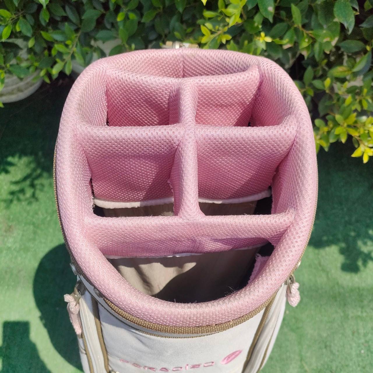 ถุงกอล์ฟ PARDISO มือสอง มีตำหนิ มีรอย ลอก มีรูปให้ชม ของใหม่ใบเป็นหมื่นครับ