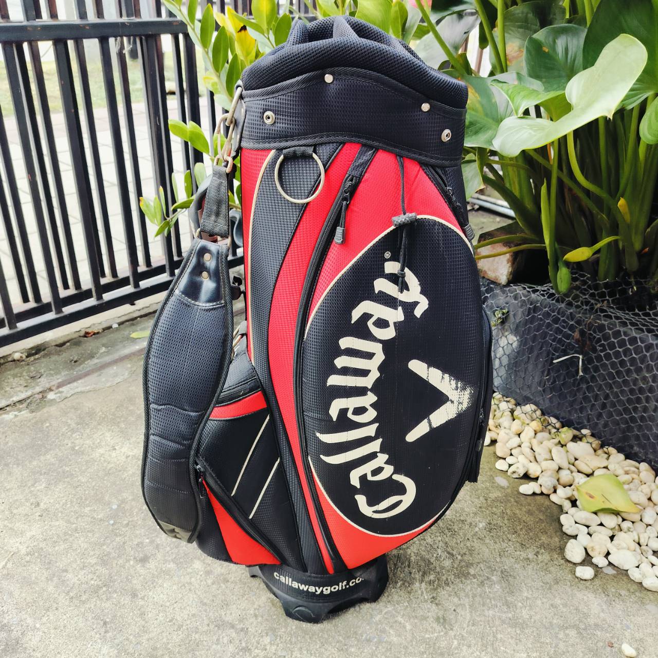 ถุงกอล์ฟ Callaway มือสอง ของแท้ มือสอง สภาพพร้อมใช้เลยค่ะ ถุงเบามาก ใช้ดีมากๆค่ะ ซิปดีทุกจุดเลยค่ะ