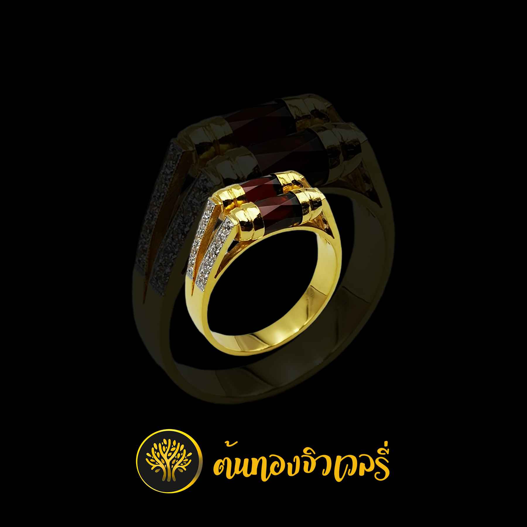 แหวนโกเมน ก้านแยกฝังเพชร สวยเนียน น่ามองมากๆครับ