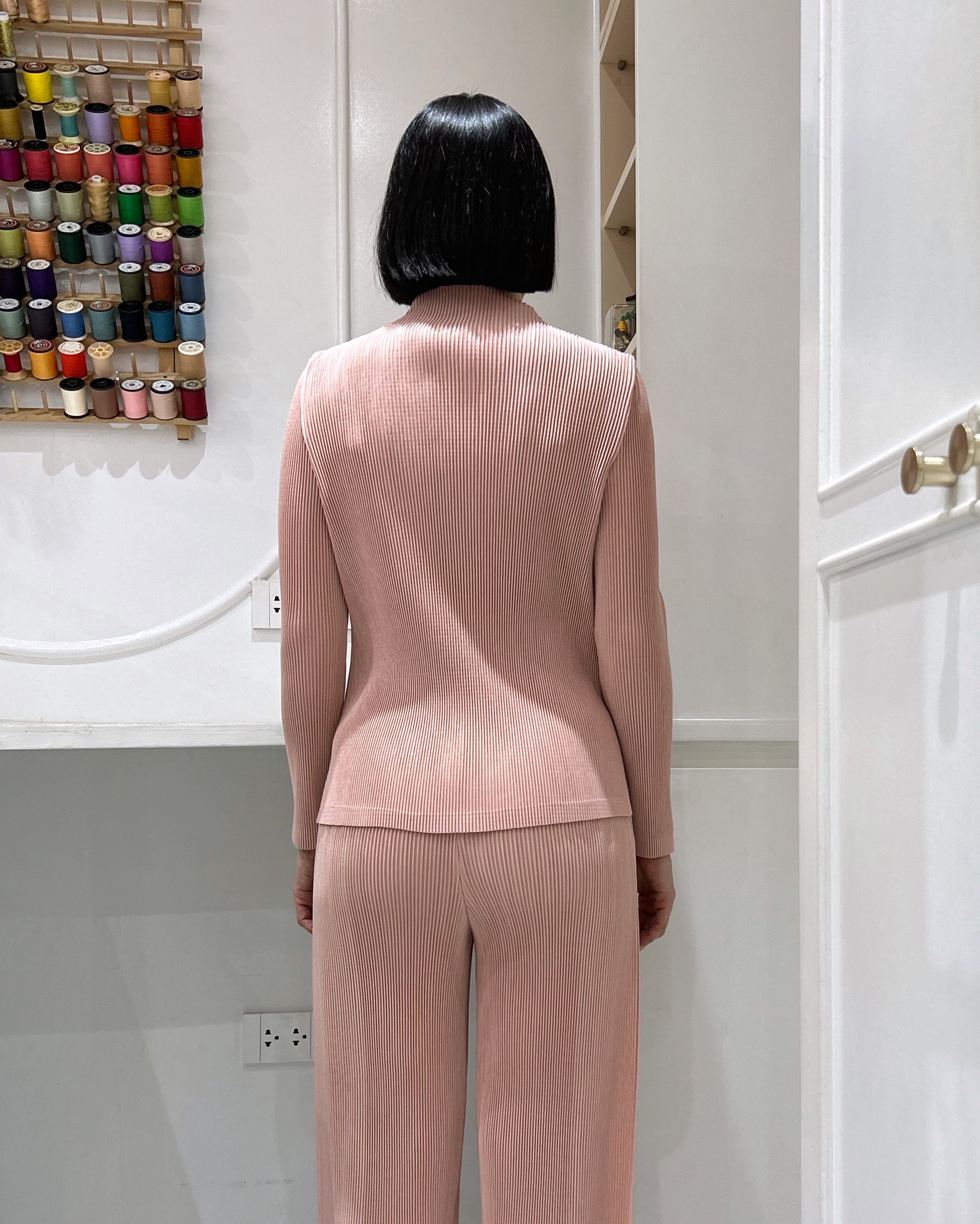 2MUAY รุ่น GJO11551 เสื้ออัดพลีท THICK HIGH NECK BUTTON FRONT PLEATED TOP 8 สี FREE SIZE