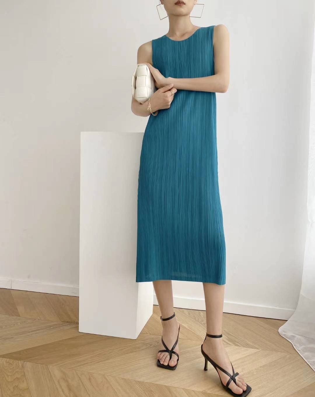 2MUAY BASIC รุ่น GJO7729 SLEEVELESS PLEATED DRESS เดรสผู้หญิง เดรสพลีทคุณภาพ 12สี