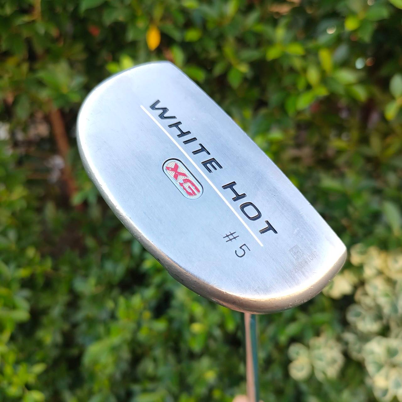 PUTTER ODYSSEY WHITE HOT XG #5 ความยาว 35 นิ้ว หน้าสัมผัสระดับเทพเจ้า!! ทั้งนุ่ม และมีการออกแบบให้ช่วยให้ลูกได้หมุนเร็ว!! ลดแรงเฉื่อย เกาะไลน์ขั้นเทพ!! ไม้กอล์ฟมือสอง ของแท้ BY NakaraLuxurious