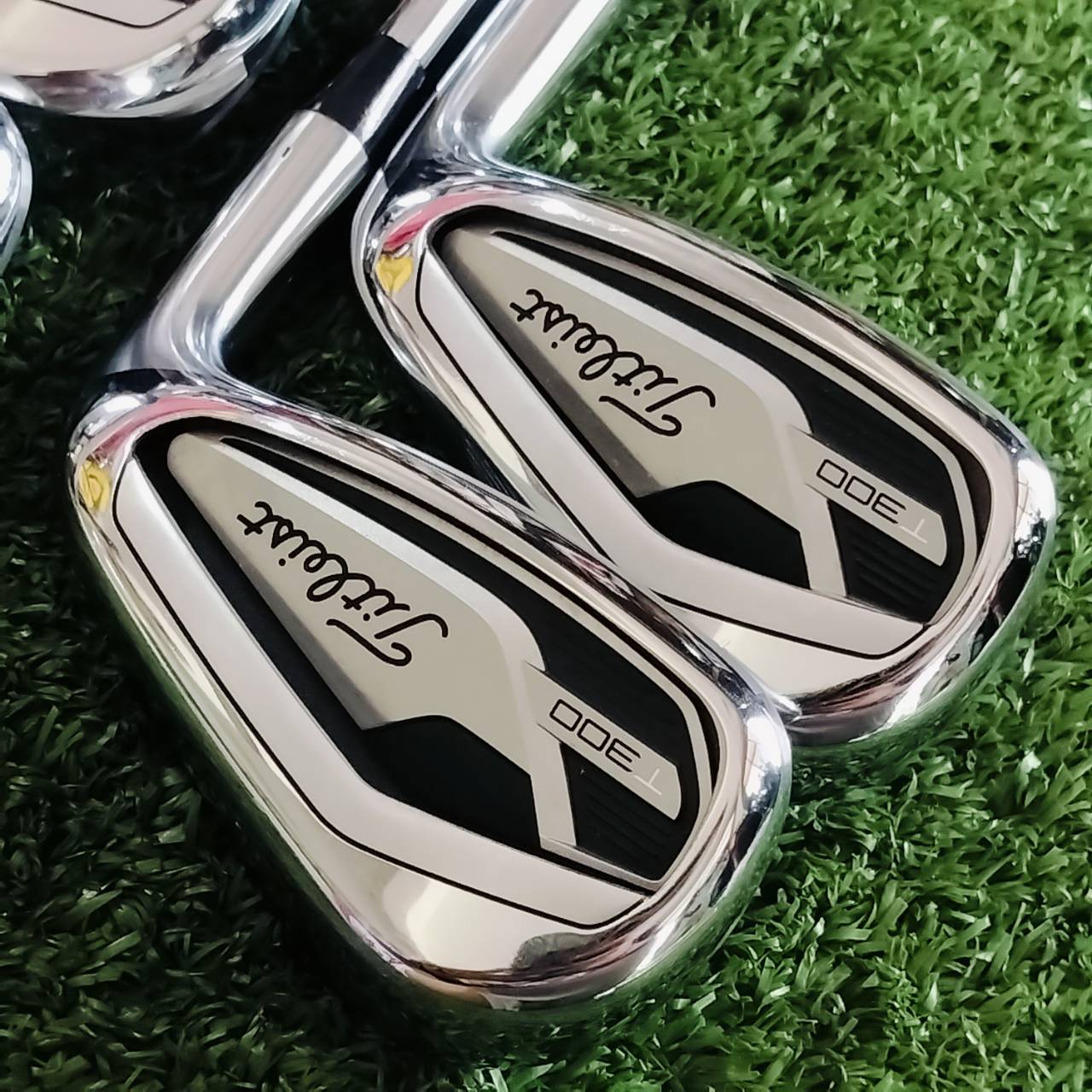 ชุดเหล็ก TITLEIST T300 (2022) ตีไกล ตีง่าย ชุดแบบ COMBO พัฒนาเกมการเล่นได้มากเป็นพิเศษ บเคลื่อนด้วยพลังจากเทคโนโลยี Max Impact ก้อนโพลีเมอร์ที่ถูกซ่อนอยู่ภายใน ไม้กอล์ฟพรีเมี่ยมมือสอง ของแท้ By NakaraLuxurious