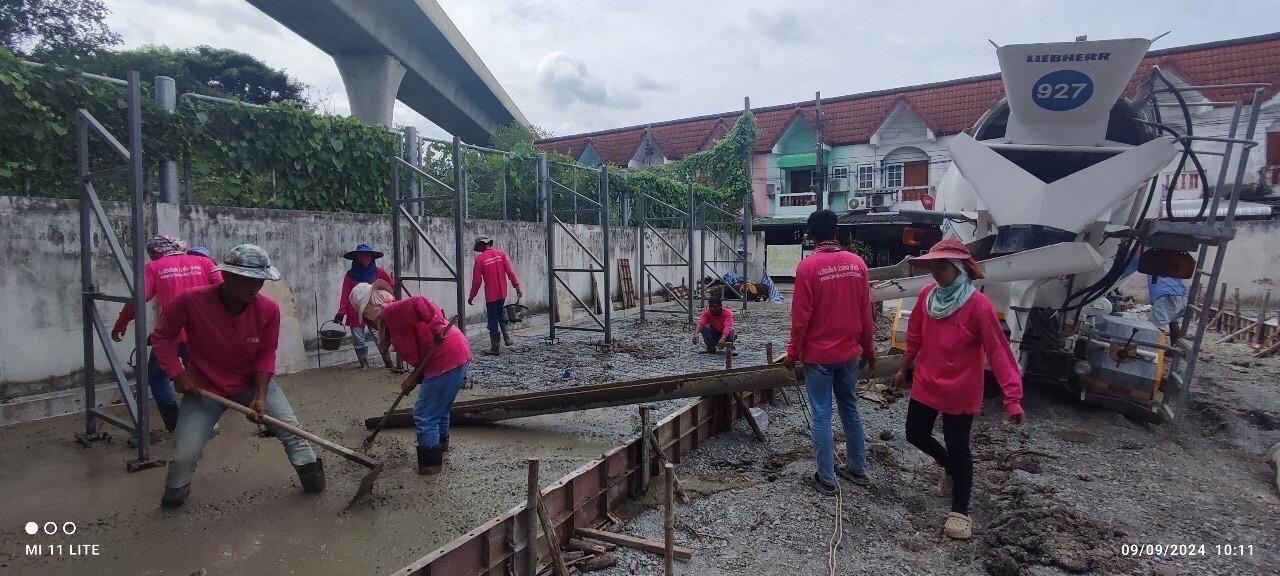 ลานที่จอดรถ อาจารย์หมอ ร.พ.ศิริราช