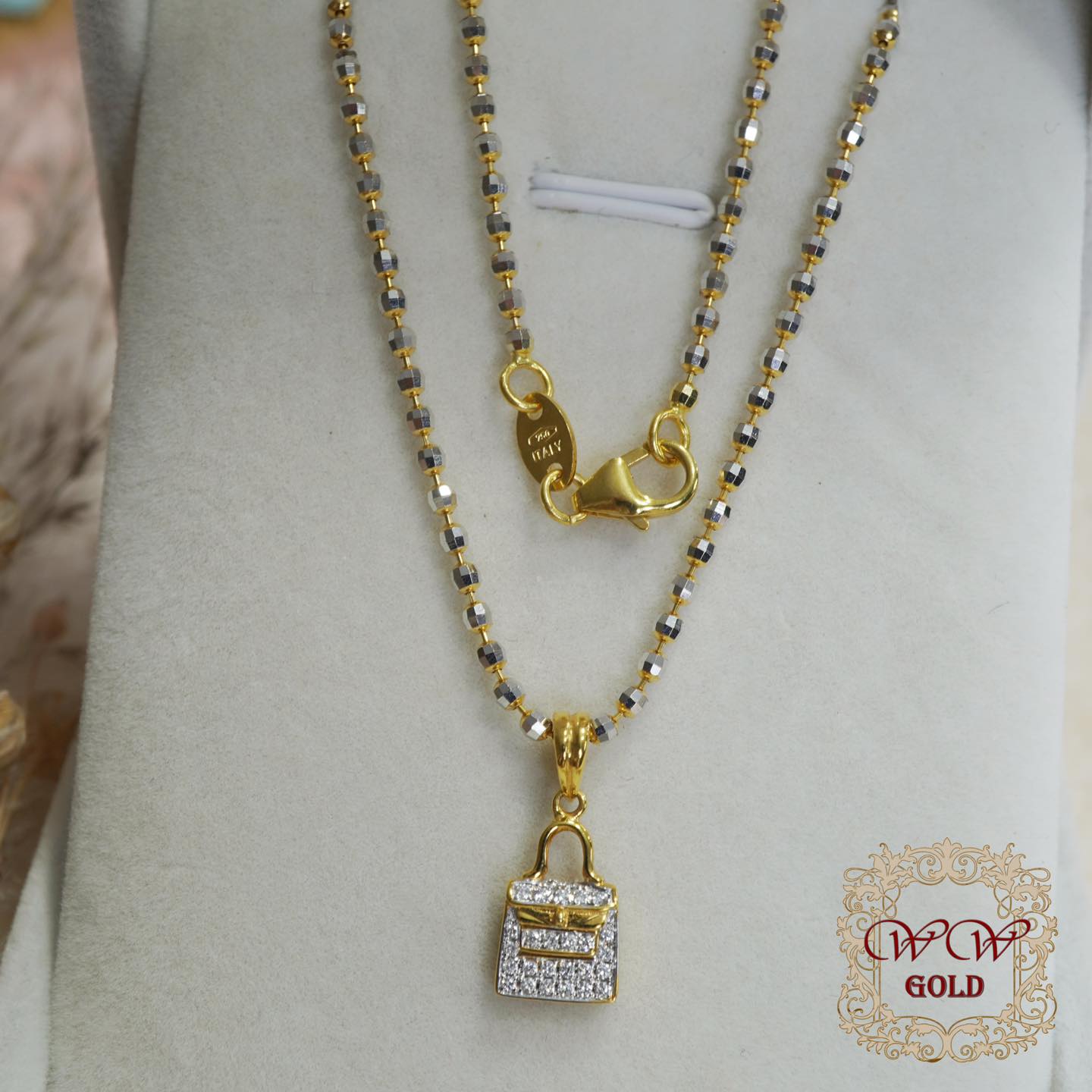 จี้กระเป๋า ราคา 10,xxx.-