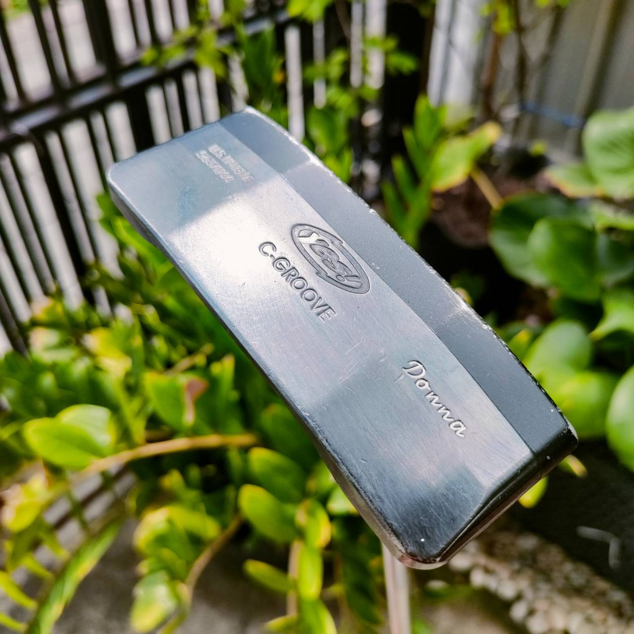 PUTTER YES C-GROOVE DONNA ความยาว 32 นิ้ว สำหรับท่านที่จรดคร่อม รุ่นนี้โด่งดังเพราะ SOLE ยื่นออกเพิ่ม ทำให้การชดเชยความผิดพลาดสูงขึ้น