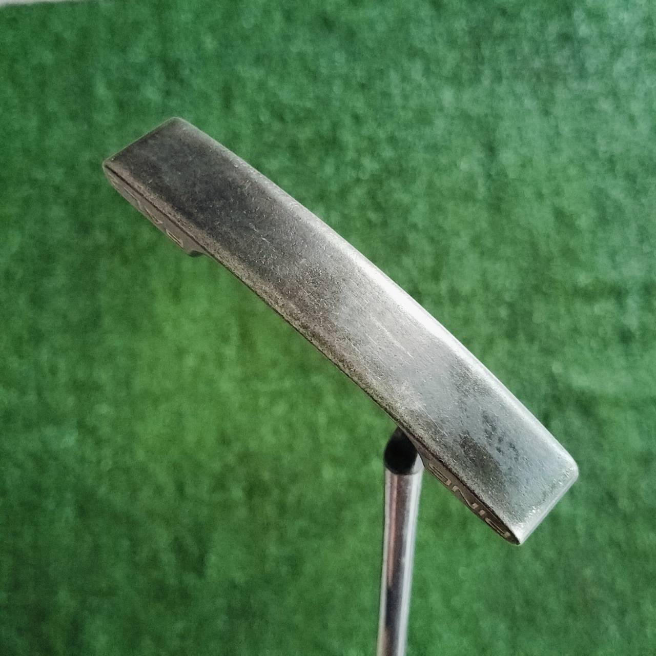 PING PAL 2 ความยาว 35 นิ้ว เป็นพัตเตอร์รุ่นคลาสสิกที่ได้รับความนิยมอย่างสูงในช่วงปลายทศวรรษ 1980 ไม้กอล์ฟพรีเมี่ยมมือสอง ของแท้ By NakaraLuxurious