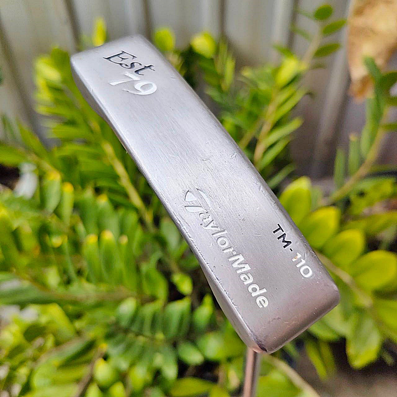 PUTTER TAYLORMADE EST 79 TM-110 ความยาว 33 นิ้ว ***กริฟเสื่อมสภาพ*** อินเสิร์จ Pure Roll เป็นไทเทเนียม เกาะไลน์มากๆ ใช้แล้วเวิร์คมาก ไม้กอล์ฟมือสอง ของแท้ BY NakaraLuxurious