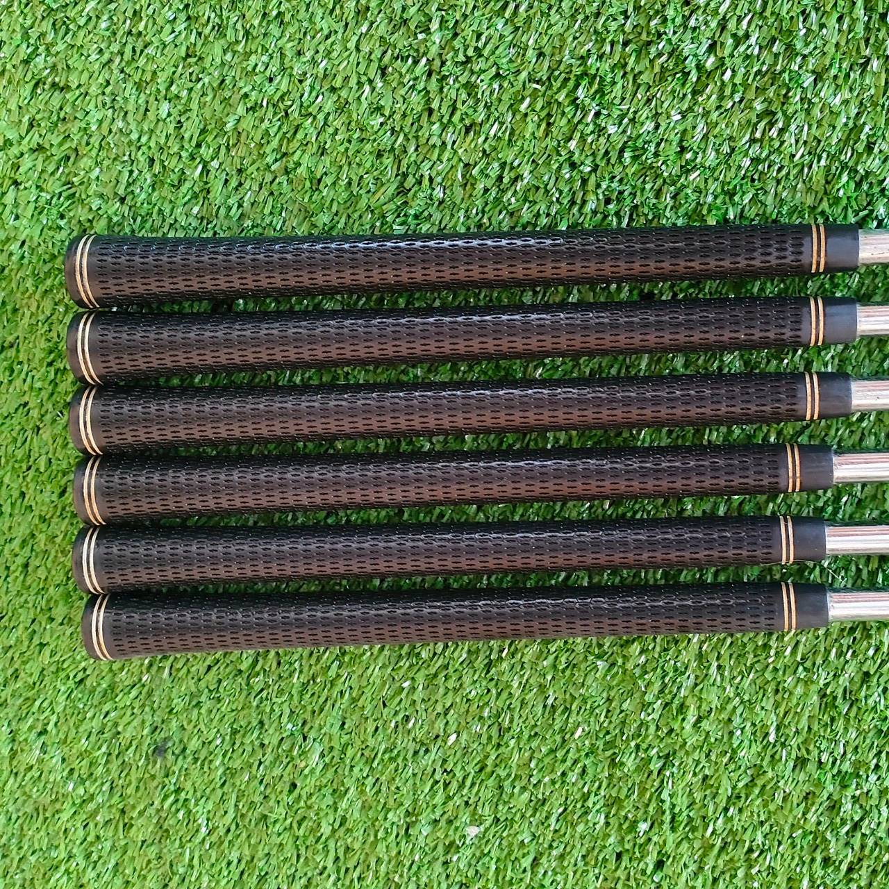 ** ไม้กอล์ฟสำหรับเด็ก ** ชุดเหล็ก U.S.KIDS GOLF 17-4 STAINLESS มีเหล็ก 4,5,6,7,9 เเละ PW **ขาดเหล็ก 8 ** ความยาวเหล็ก 7 ** 36 นิ้ว *