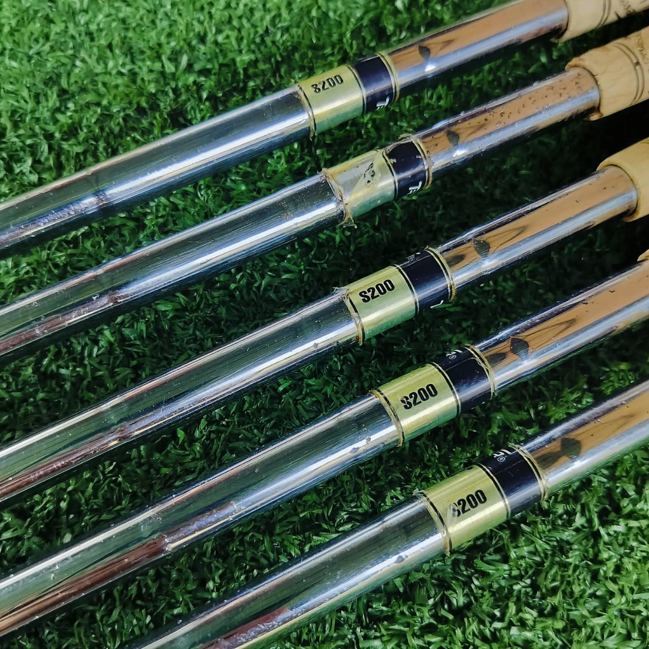 ชุดเหล็ก TAYLORMADE MC FORGED TOUR PREFERRED มีเหล็ก 6 - 9 เเละ PW รุ่นดังน่าโดน ก้าน DYNAMIC GOLD S200 เป็นเหล็ก FORGED ของแบรนด์ Taylormade ไม้กอล์ฟพรีเมี่ยมมือสอง ของแท้ By NakaraLuxurious