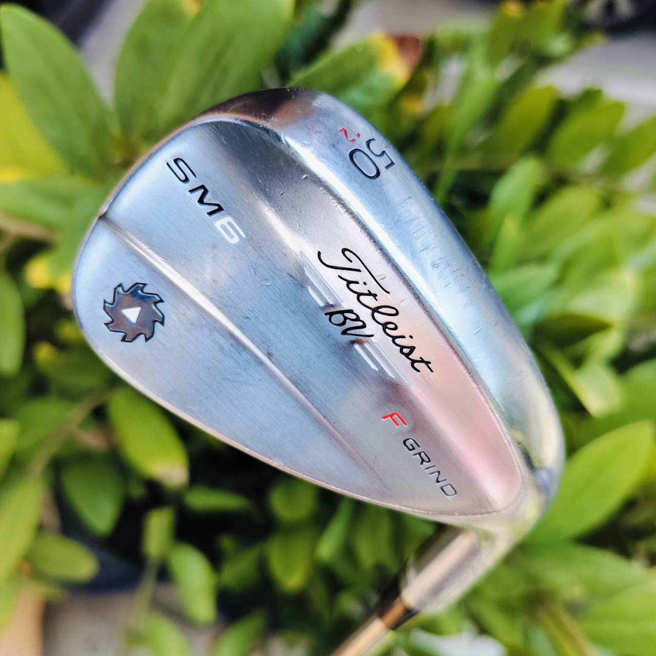 WEDGE Titleist SM6 องศา 50 BONCE 12 F Grind ออกแบบให้ตีเต็มวงได้ดี หรือชิพแบบไม่เปิดหน้าไม้ เหมาะกับ WEDGE องศา 50 อย่างมาก ไม้กอล์ฟพรีเมี่ยมมือสอง ของแท้ By NakaraLuxurious