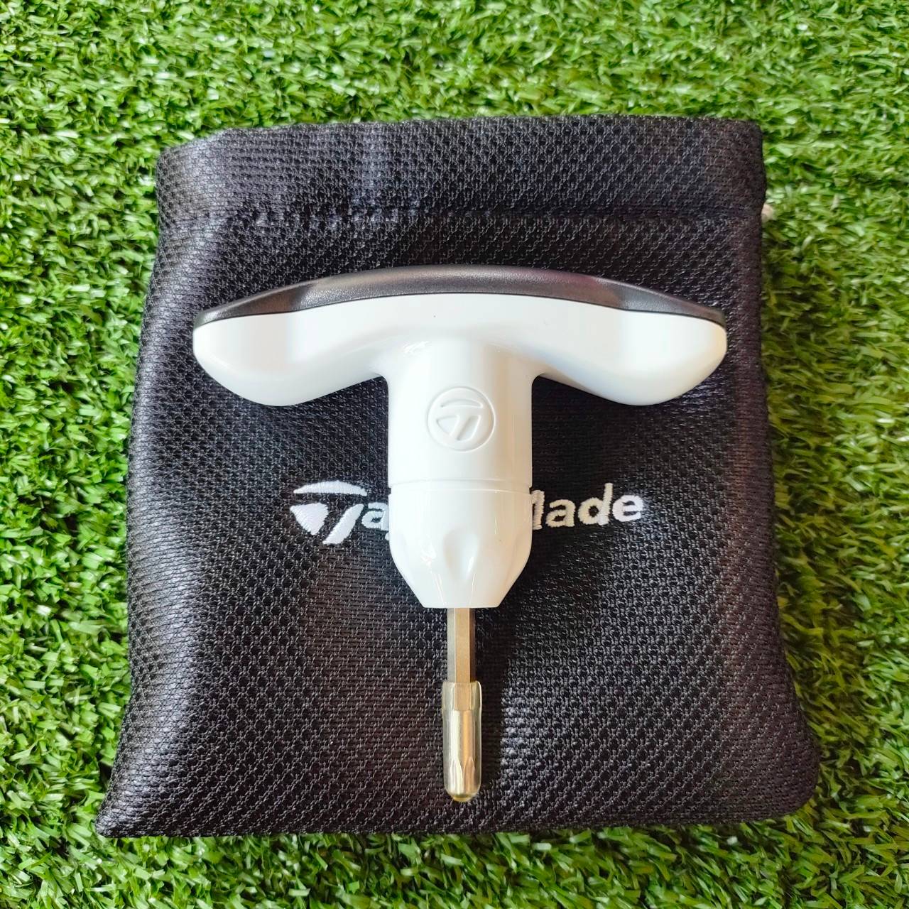 ตัวไข TAYLORMADE มือสอง ไม่เคยใช้งาน ของแท้ มาพร้อมถุงเก็บอย่างดี ไม้กอล์ฟพรีเมี่ยมมือสอง ของแท้ By NakaraLuxurious