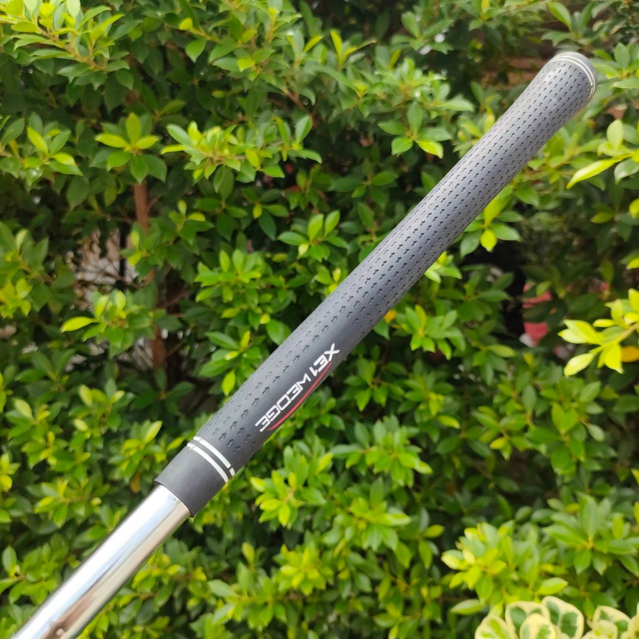WEDGE XE1 WEDGE THE ULTIMATE SANDWEDGE องศา 65 เบาท์ 7 ก้าน XE1 WEDGE ระเบิดทรายขึ้นแน่นอน แม่น ทะลุทะลวง ชิพง่าย ออแบบพิเศษ!! ไม้กอล์ฟมือสอง ของแท้ BY NakaraLuxurious