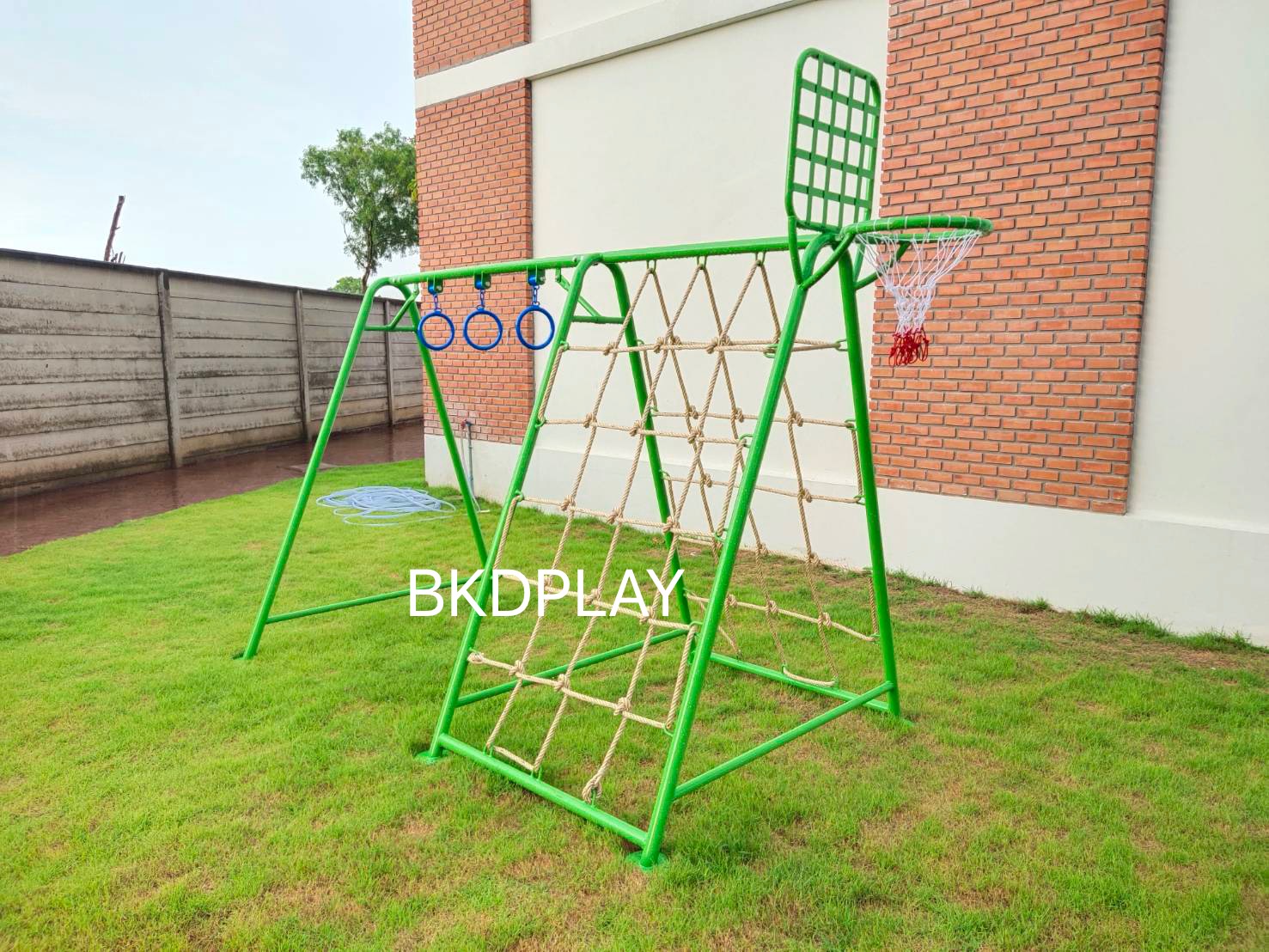 เครื่องเล่นสนามเหล็ก ชุดรวมF ปีนป่ายเชือกถักบาร์โหนแป้นบาส OutdoorPlayground, เครื่องเล่นสนามกลางแจ้ง ราคาโรงงาน สินค้า สั่งผลิต 10-20 วัน ขนาด150 x 200 x 180 ซม.