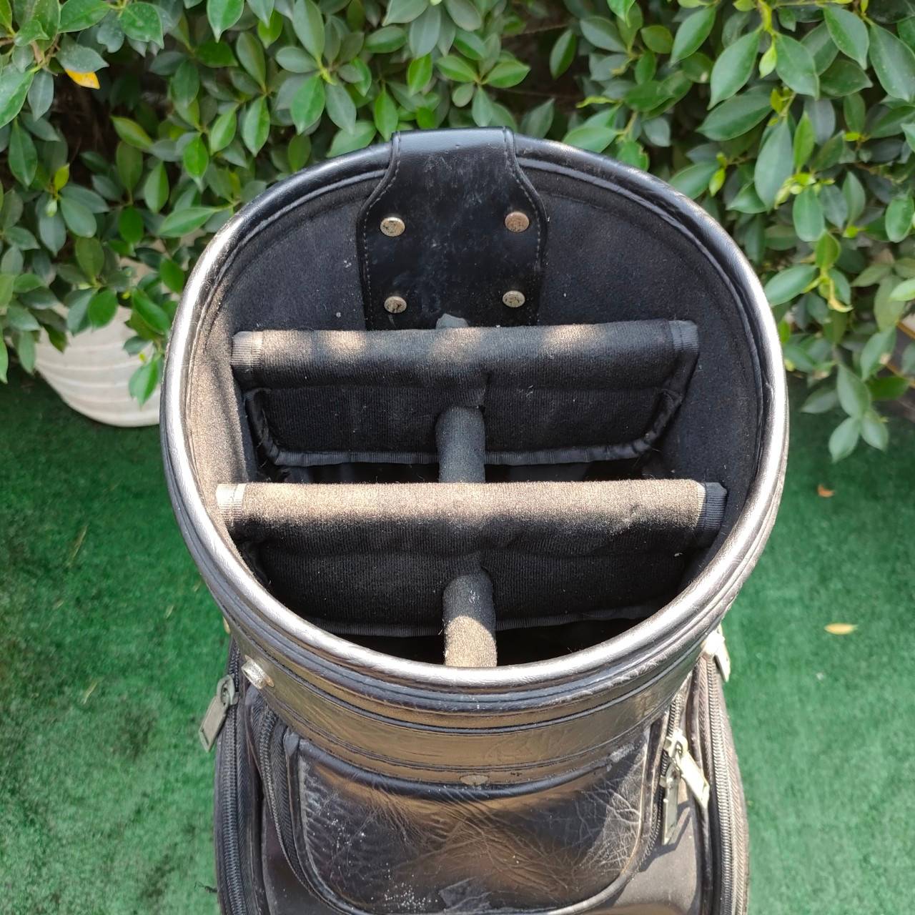 ถุงกอล์ฟ AHWA GOLF POWER ART ** ถุงกอล์ฟ มีรอยขาด 2 จุด มีรูปให้ชม ท้ายสุดค่ะ **